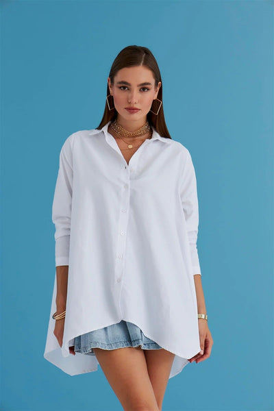 قميص نسائي أبيض غير متماثل من قماش القطن