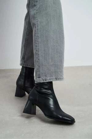 SABLEX BLACK MATTE ZIPPER DETAIL BLUT-TOE WOMEN'S HIGH-HEEL BOOTS