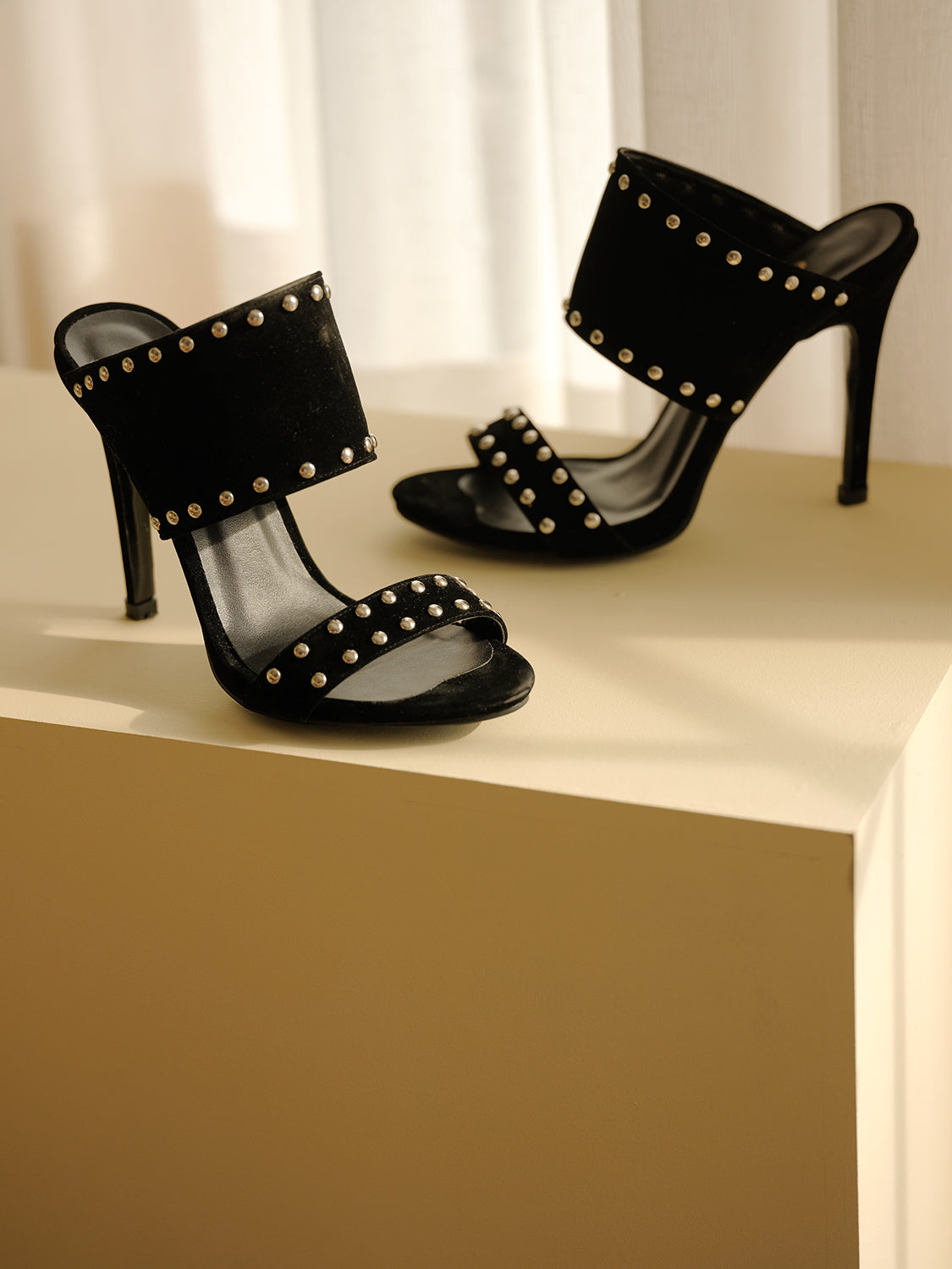 Lindsey Trok Detailed  Black Suede Slippers