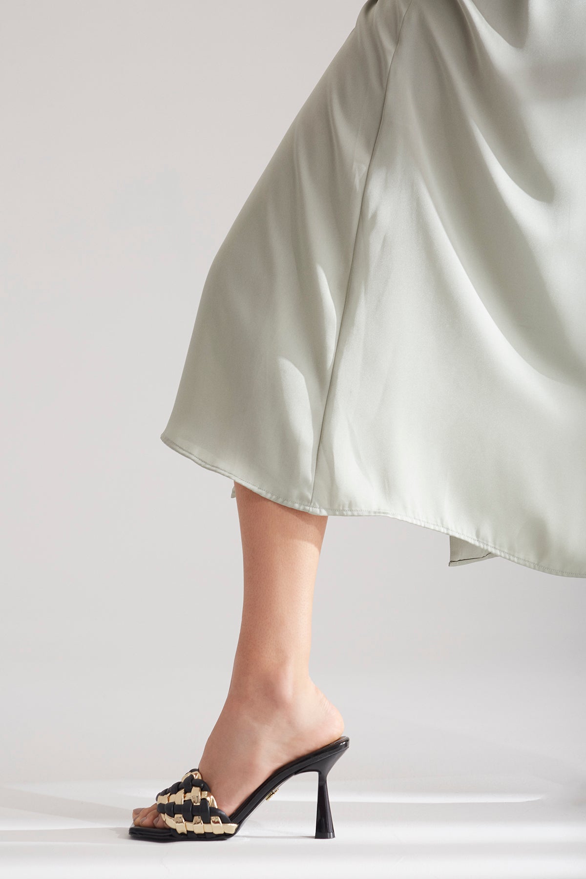Aksum Knit Detail  Black Gold Slippers