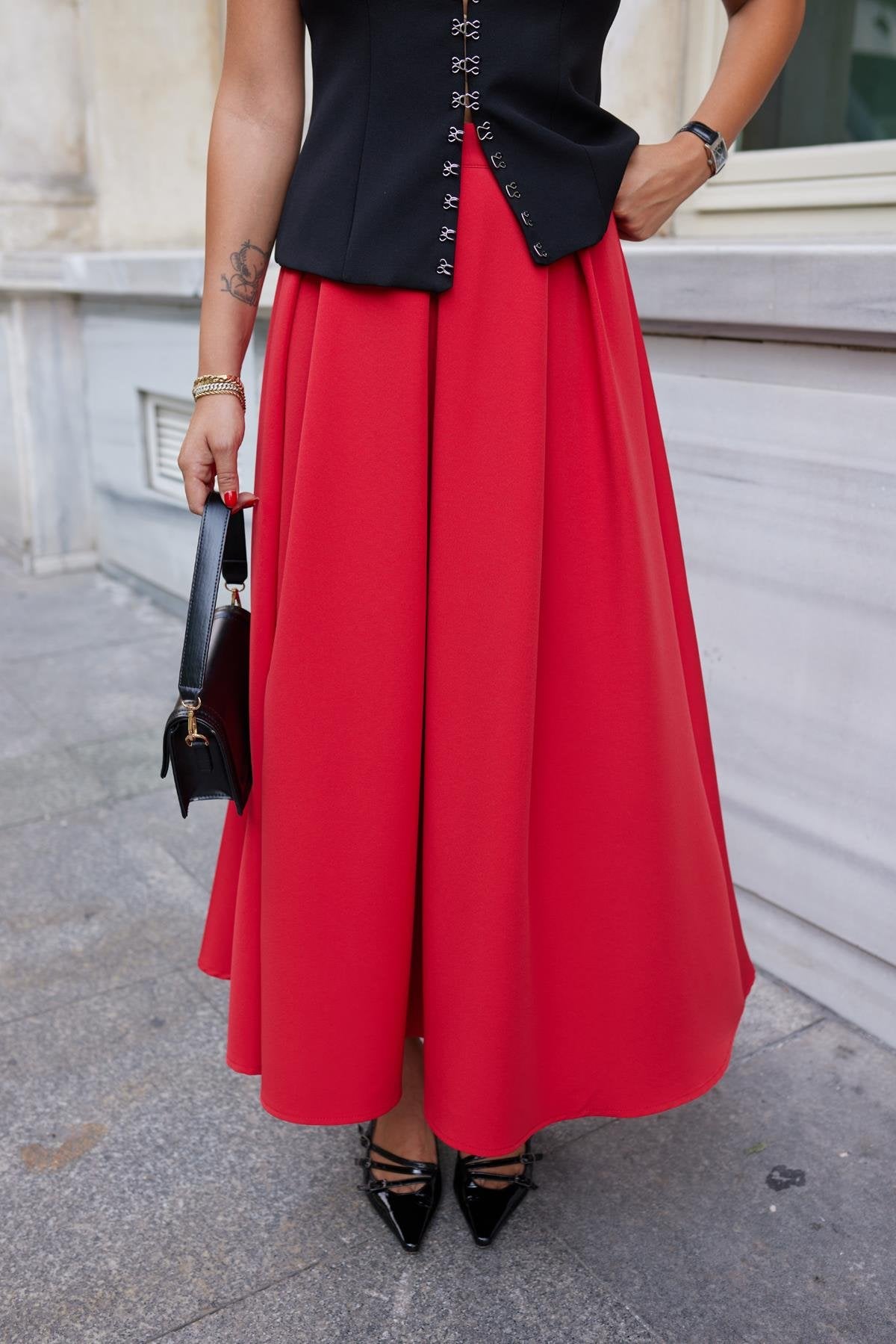 Red Pleated Detailed Flared Skirt