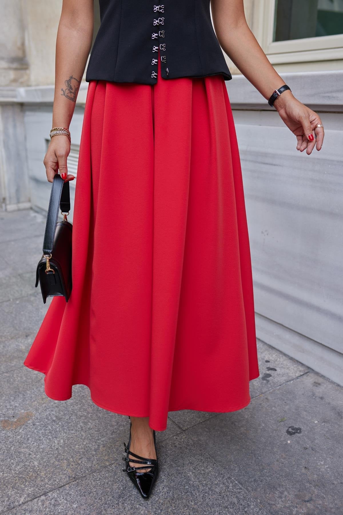 Red Pleated Detailed Flared Skirt