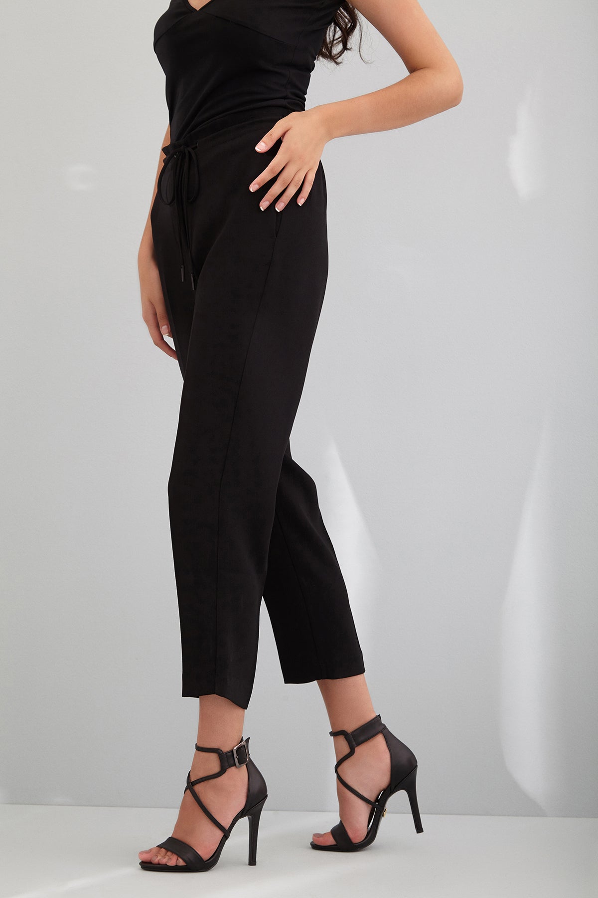Color Touch Black Heeled Shoes