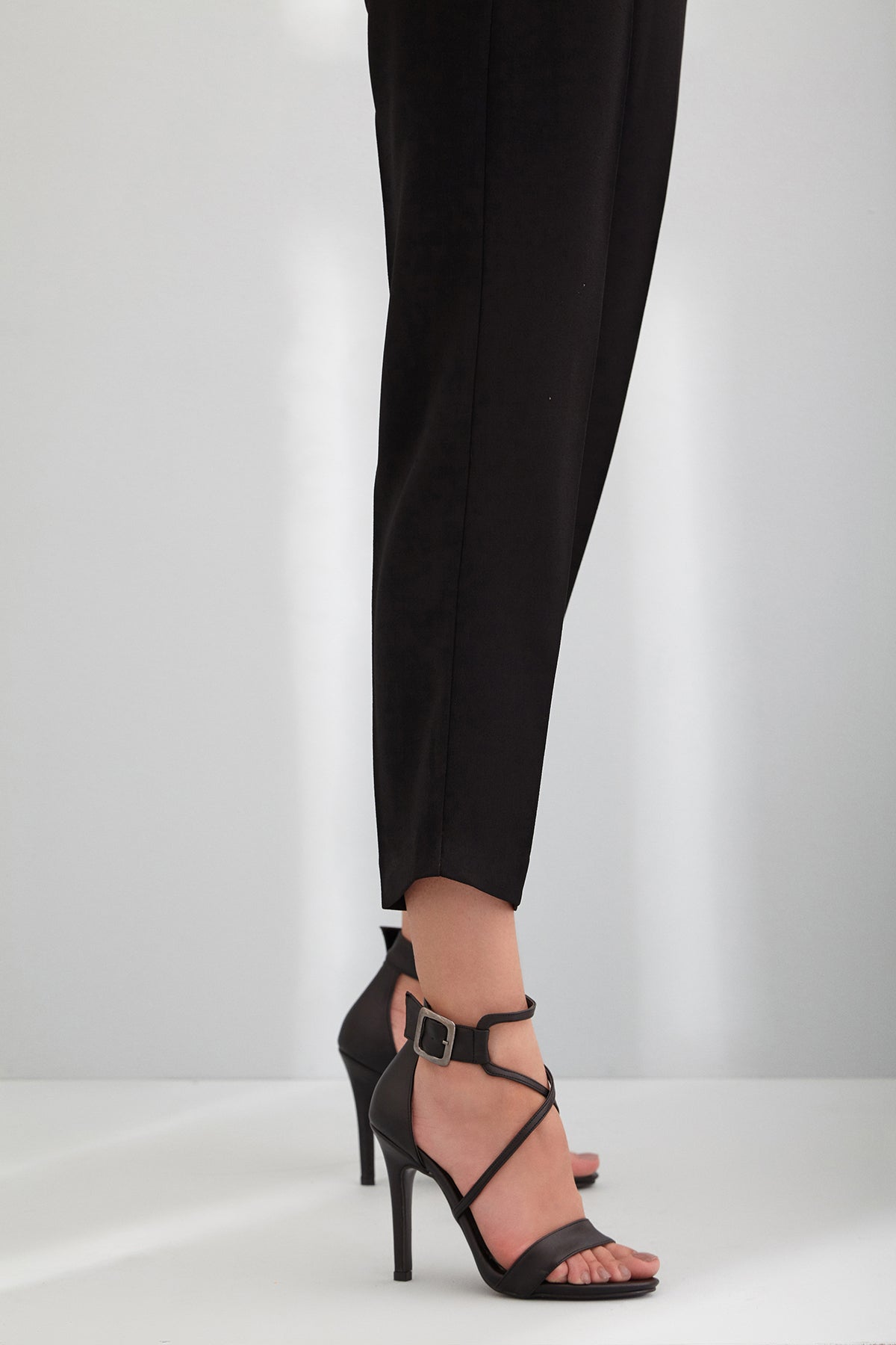 Color Touch Black Heeled Shoes