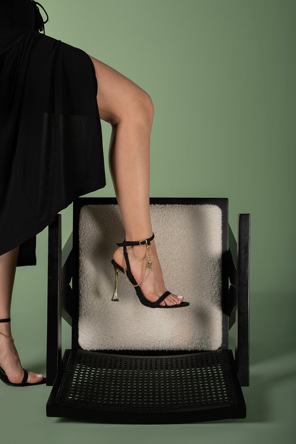 Feyre Chain Accessory Detailed Black Matte Satin Heeled Shoes