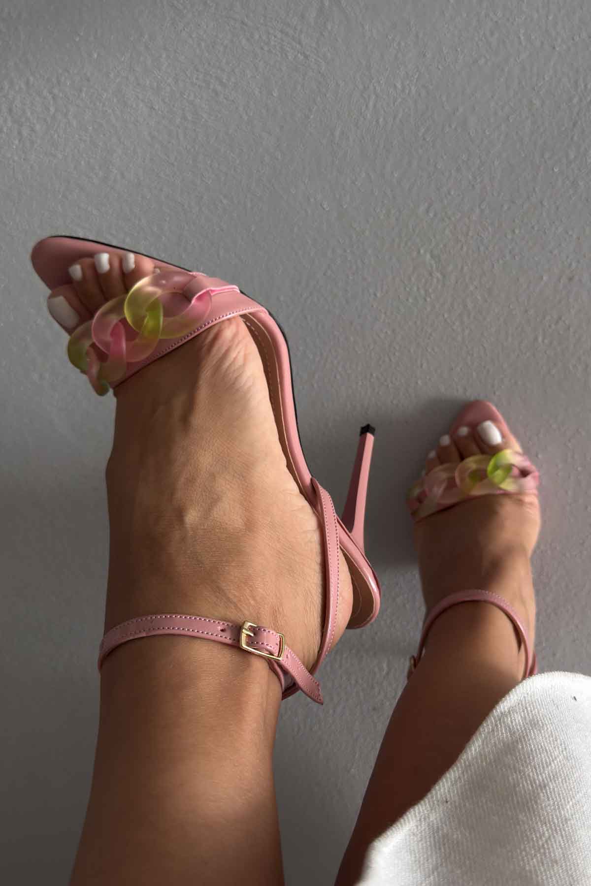 Knox Colorful Accessory Detailed Powder Patent Leather Heeled Shoes