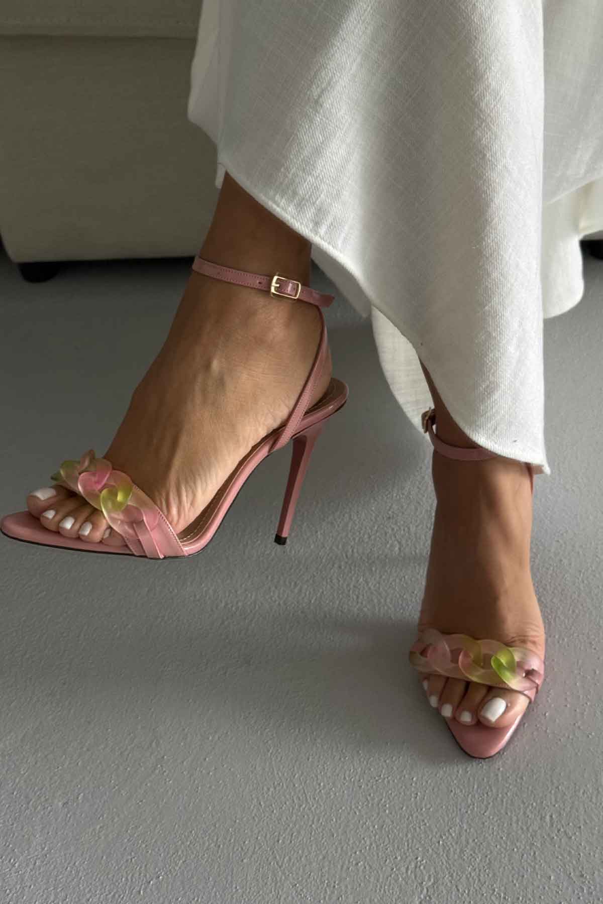 Knox Colorful Accessory Detailed Powder Patent Leather Heeled Shoes