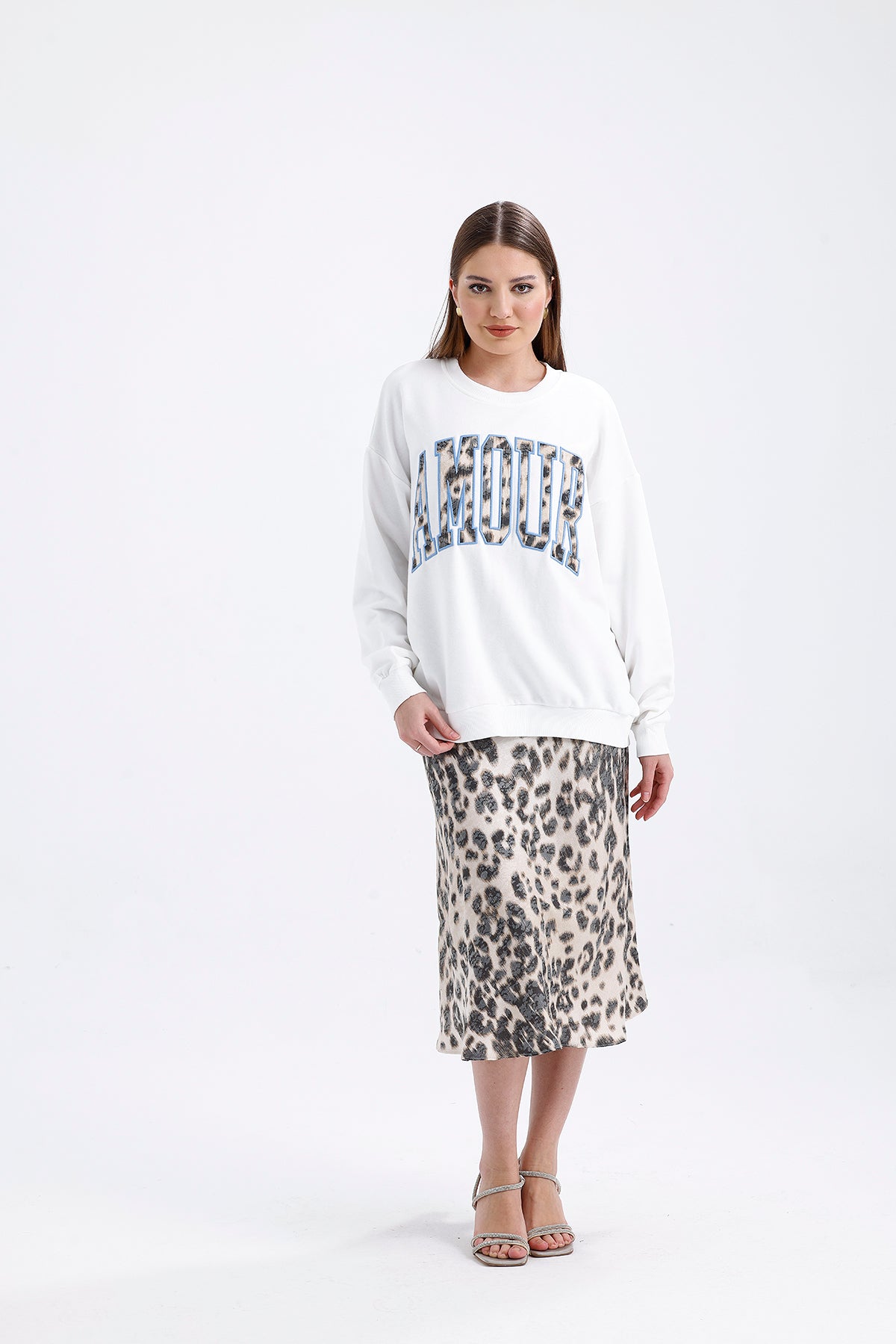 Sweatshirt with Embroidery Details | SWEATSHIRT | Lebbse Sweatshirt with Embroidery Details | SWEATSHIRT | Lebbse