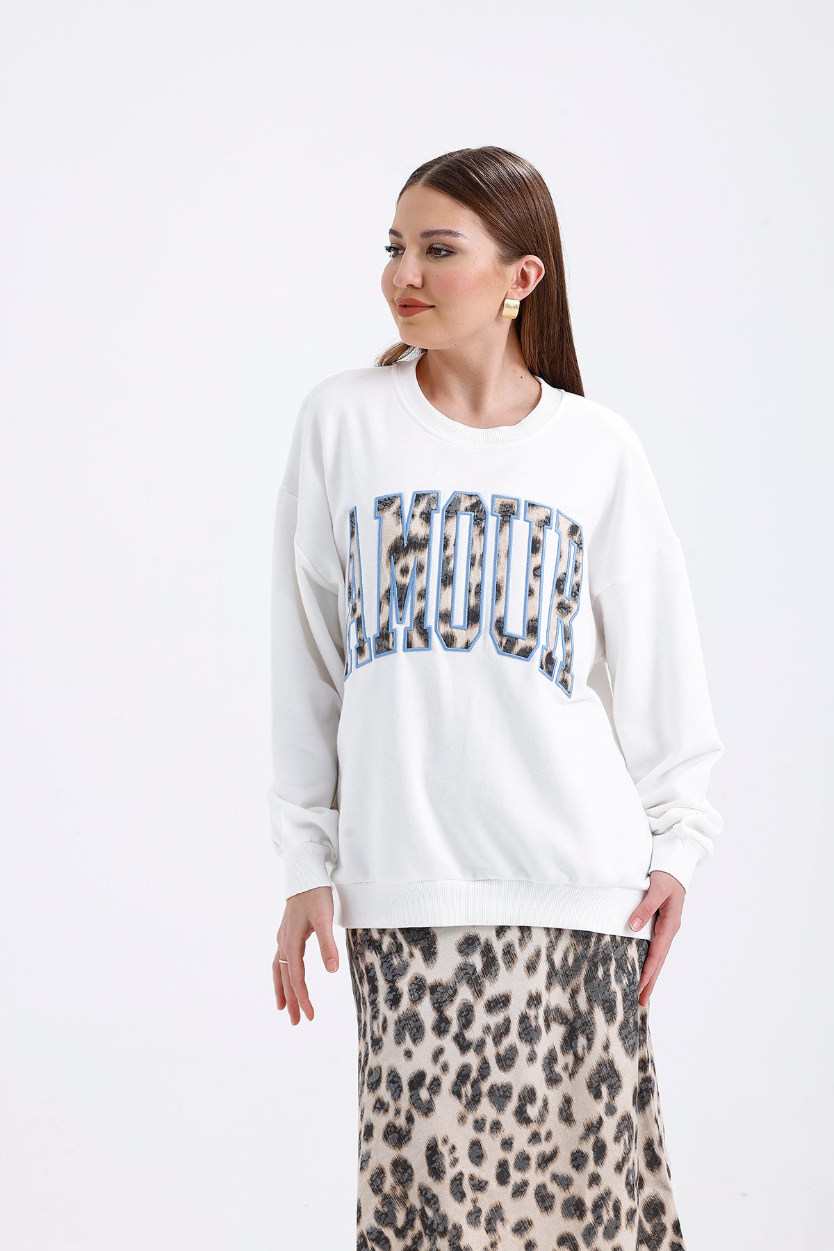 Sweatshirt with Embroidery Details | SWEATSHIRT | Lebbse Sweatshirt with Embroidery Details | SWEATSHIRT | Lebbse