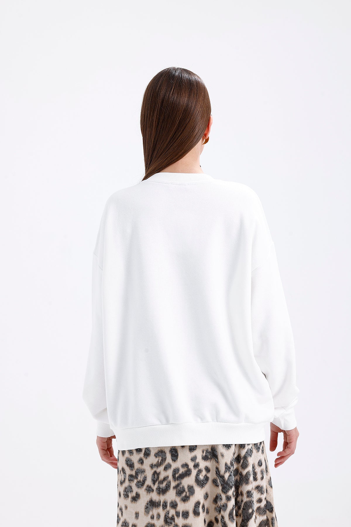 Sweatshirt with Embroidery Details | SWEATSHIRT | Lebbse Sweatshirt with Embroidery Details | SWEATSHIRT | Lebbse