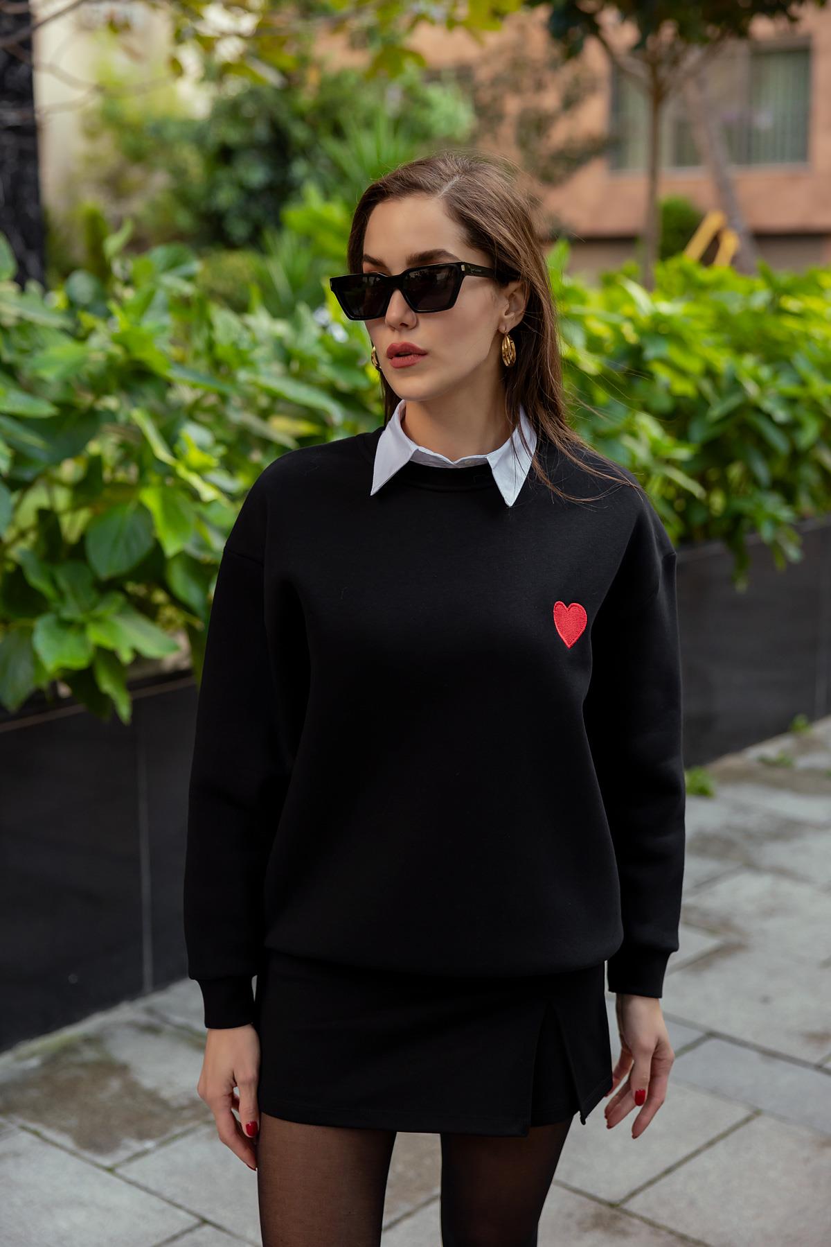 Heart Sweatshirt - BLACK