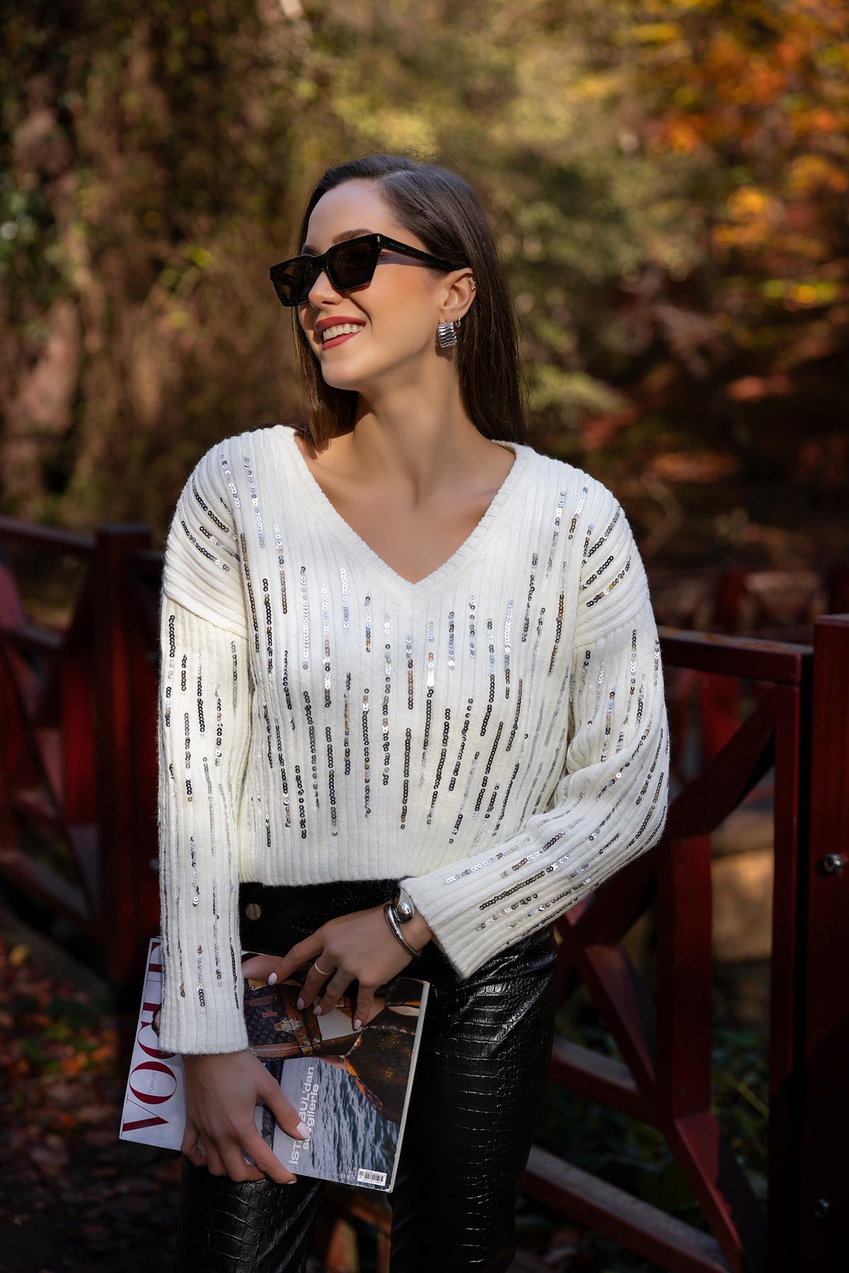 Sequined Knit Sweater - CREAM