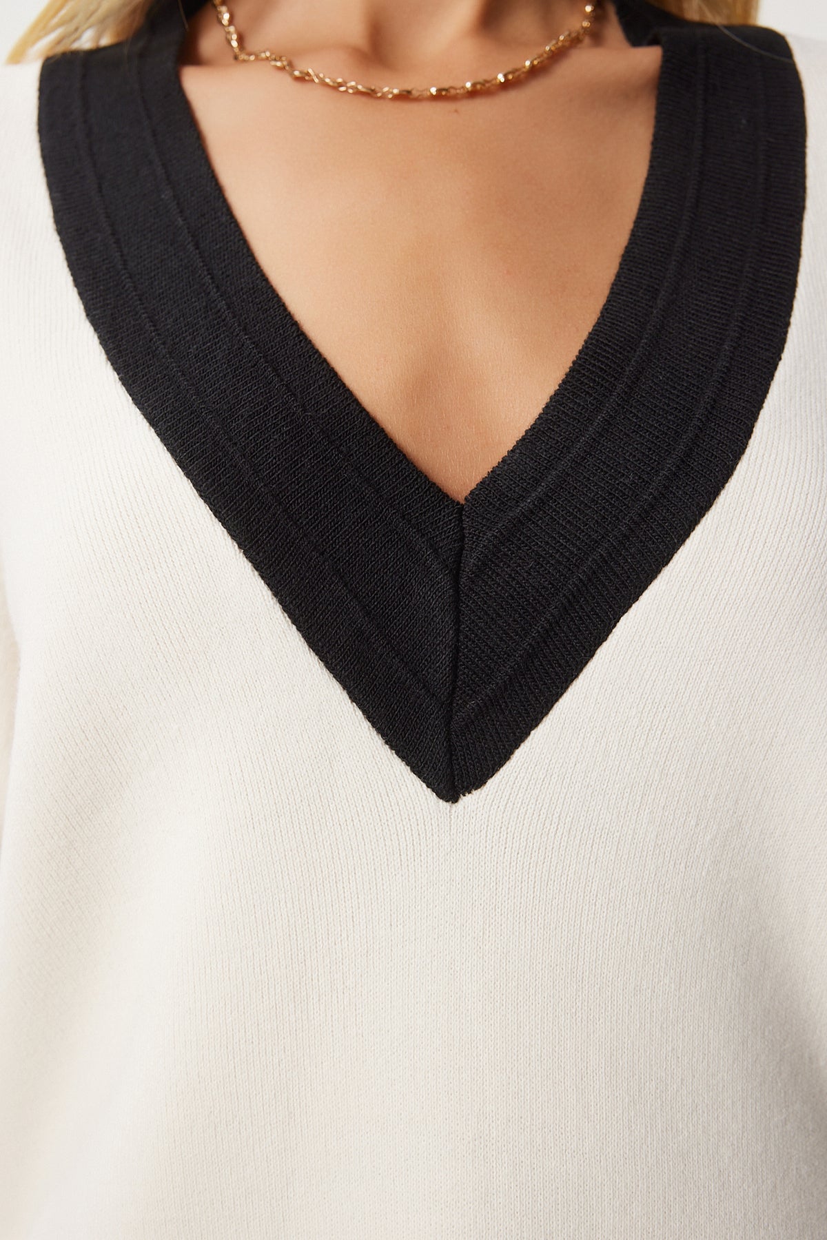 Cream Contrast V Neck Knit Sweater