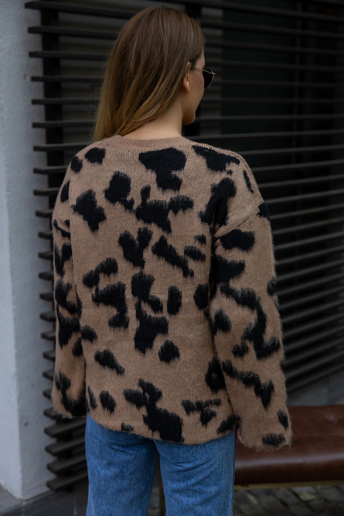 Oversize Leopard Sweater - TABA