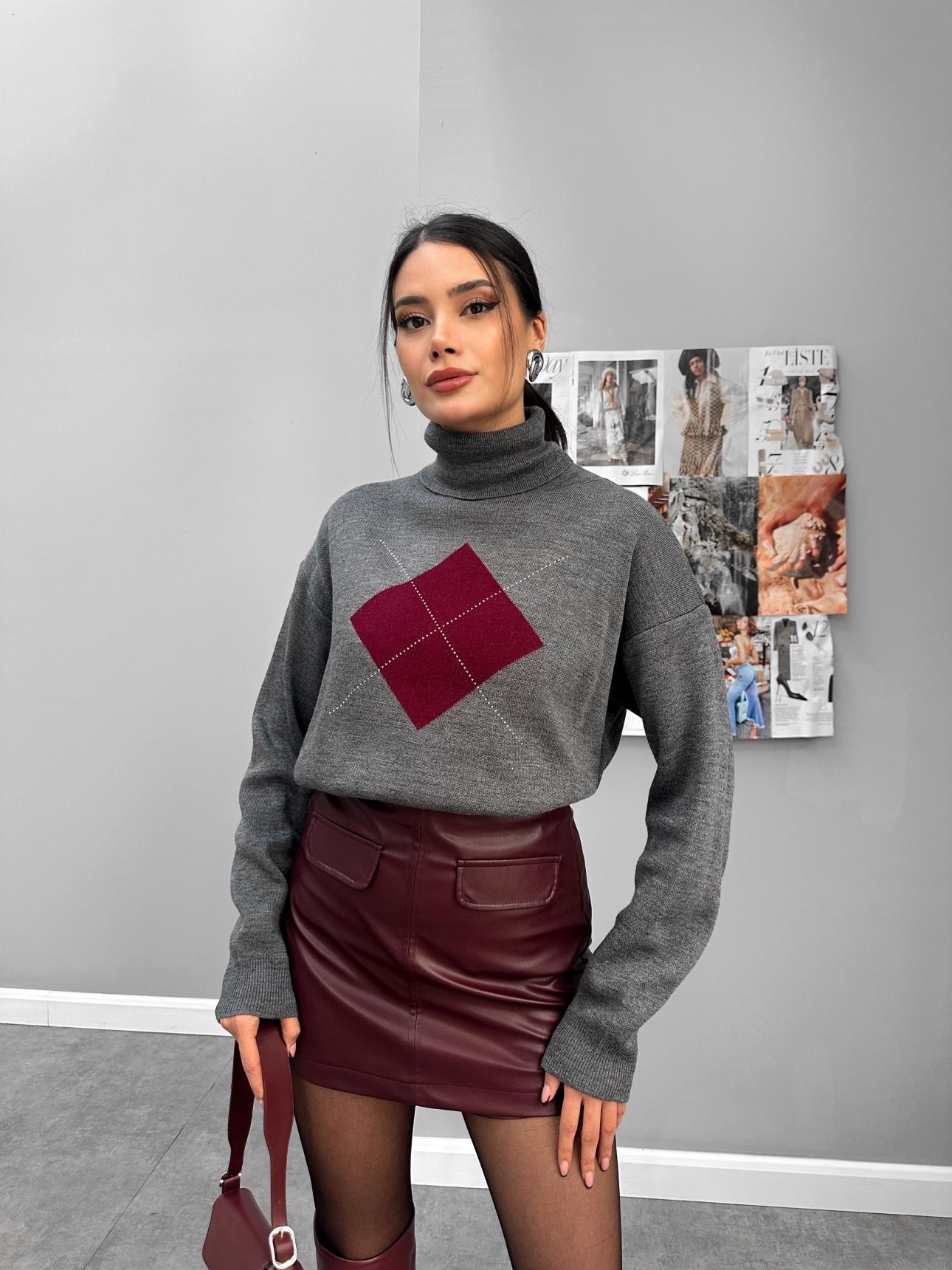 Turtleneck Diamond Patterned Sweater