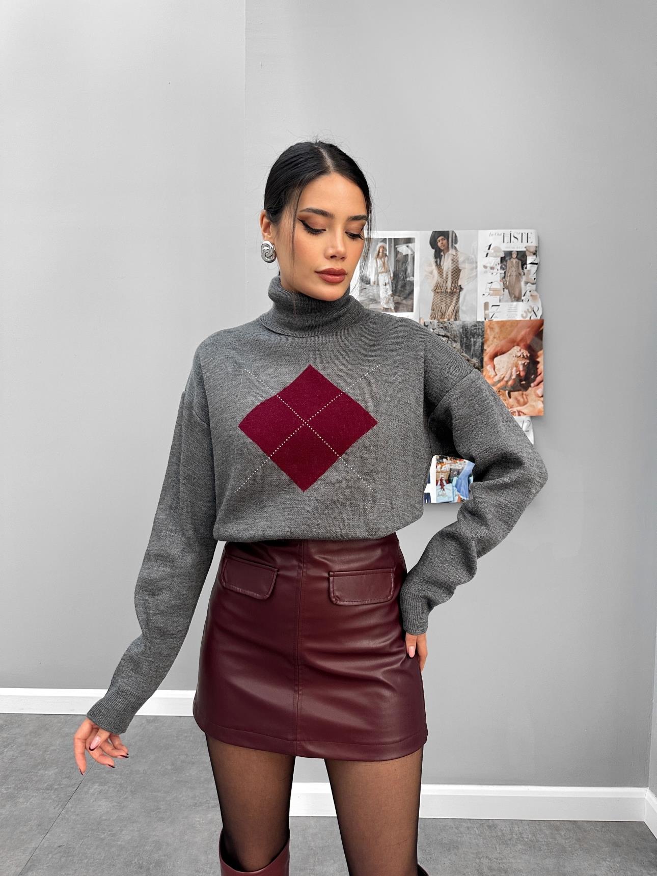 Turtleneck Diamond Patterned Sweater