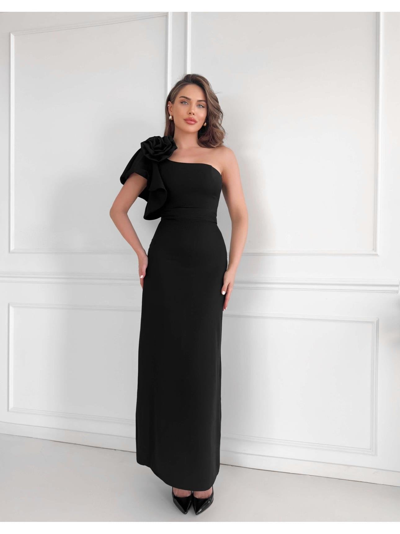 ONE SHOULDER ROSE BROCHET DRESS