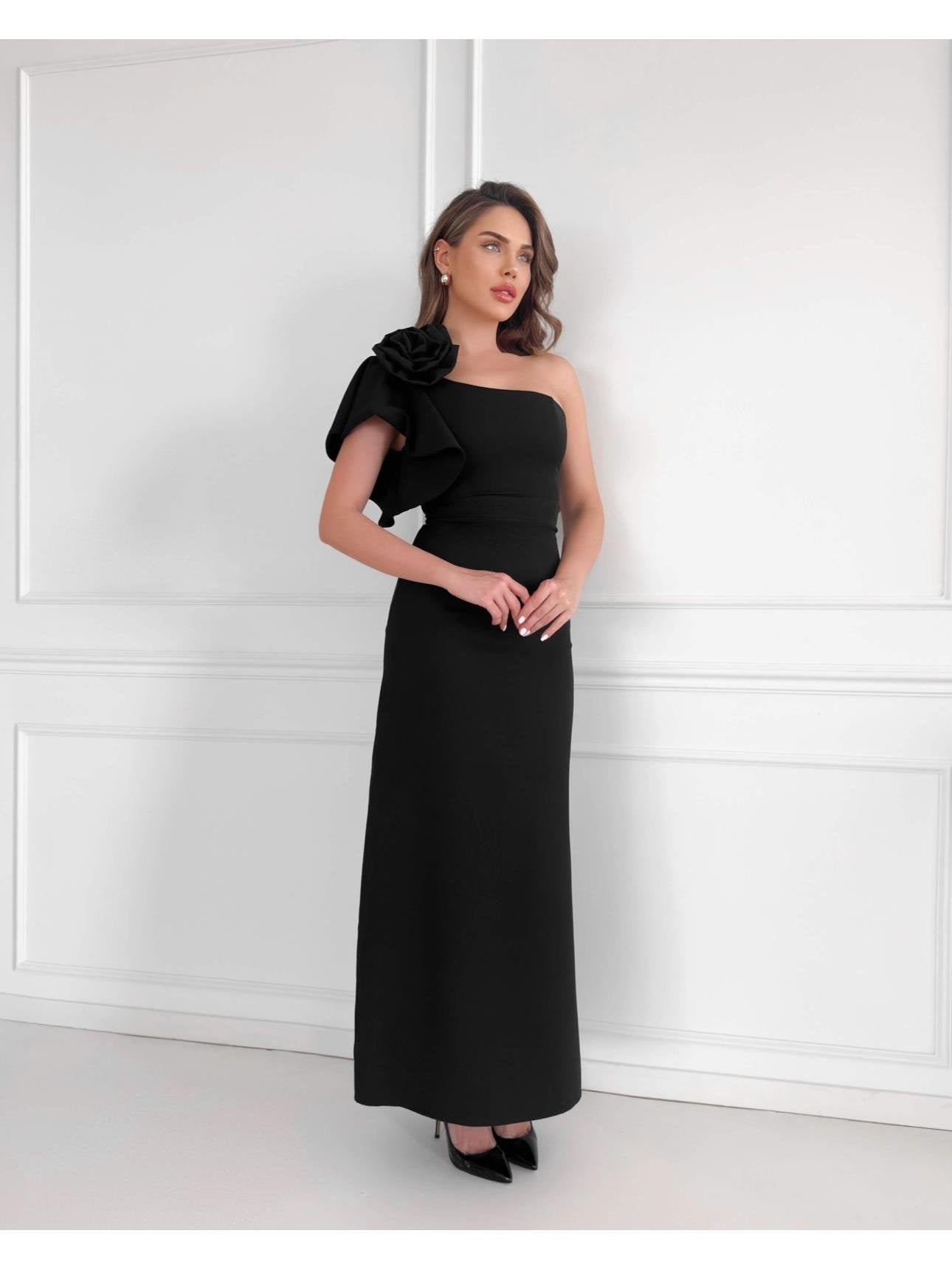 ONE SHOULDER ROSE BROCHET DRESS