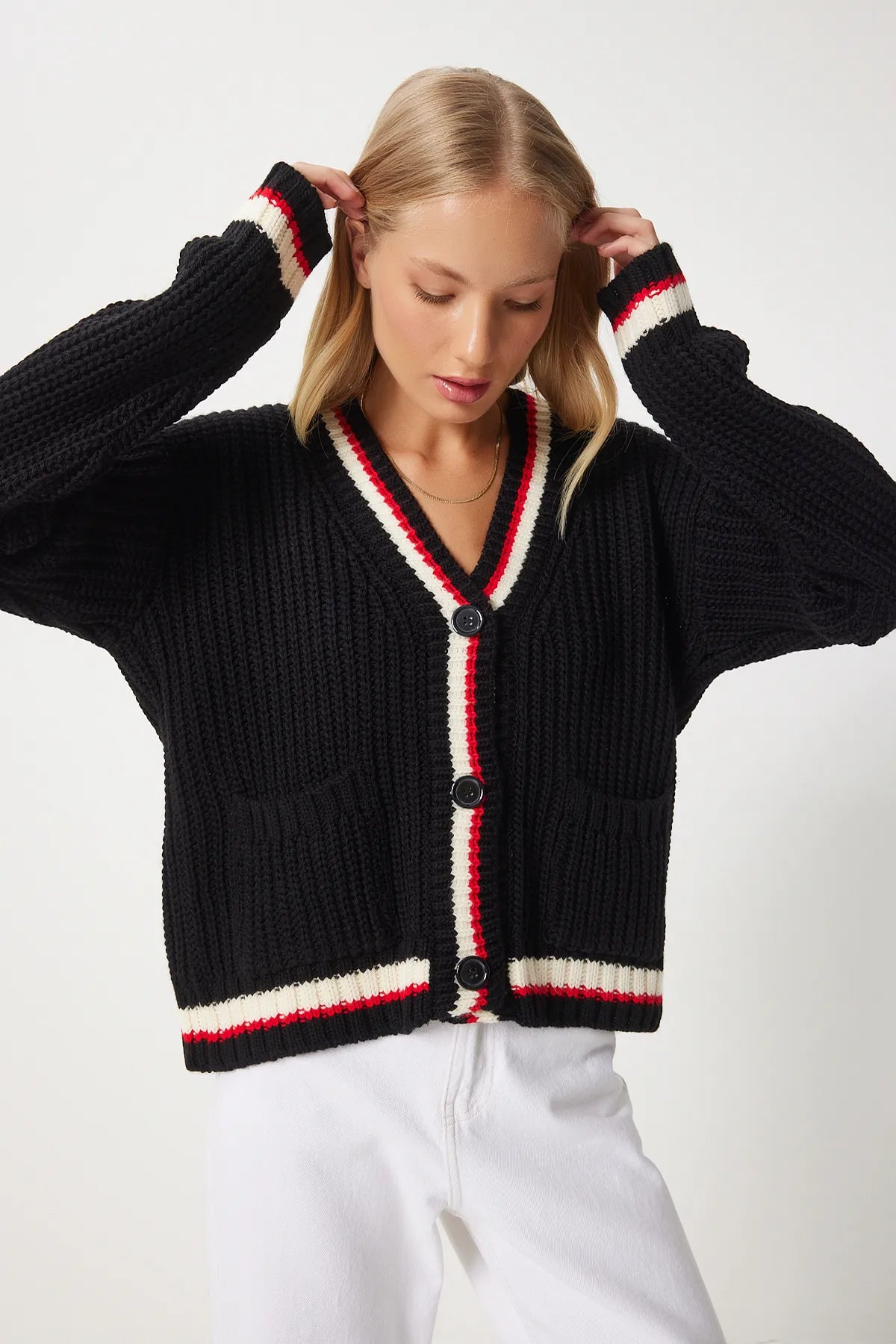 3- كارديجان طويل صوف اسود مع شريط ابيض واحمر - Black V Neck Striped Detailed Knitted Cardigan