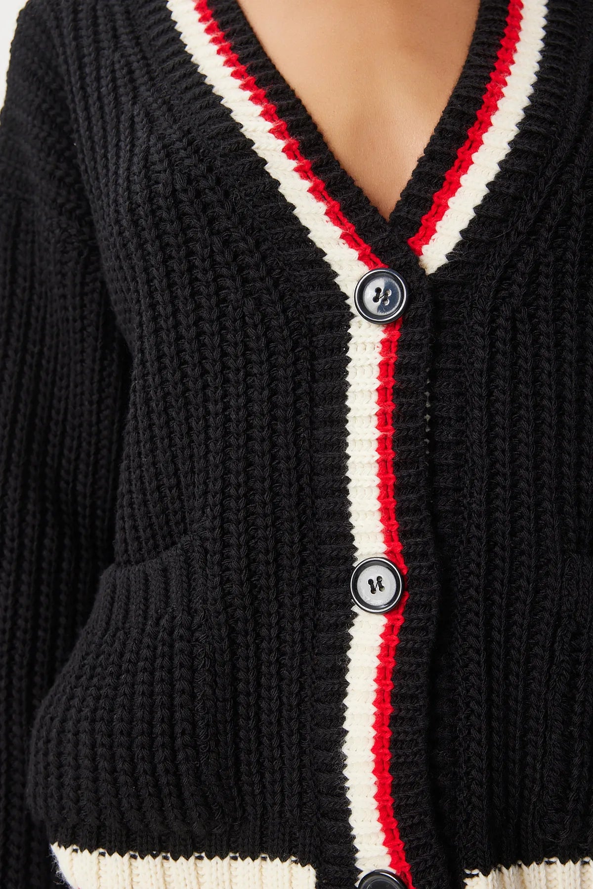 4- كارديجان طويل صوف اسود مع شريط ابيض واحمر - Black V Neck Striped Detailed Knitted Cardigan