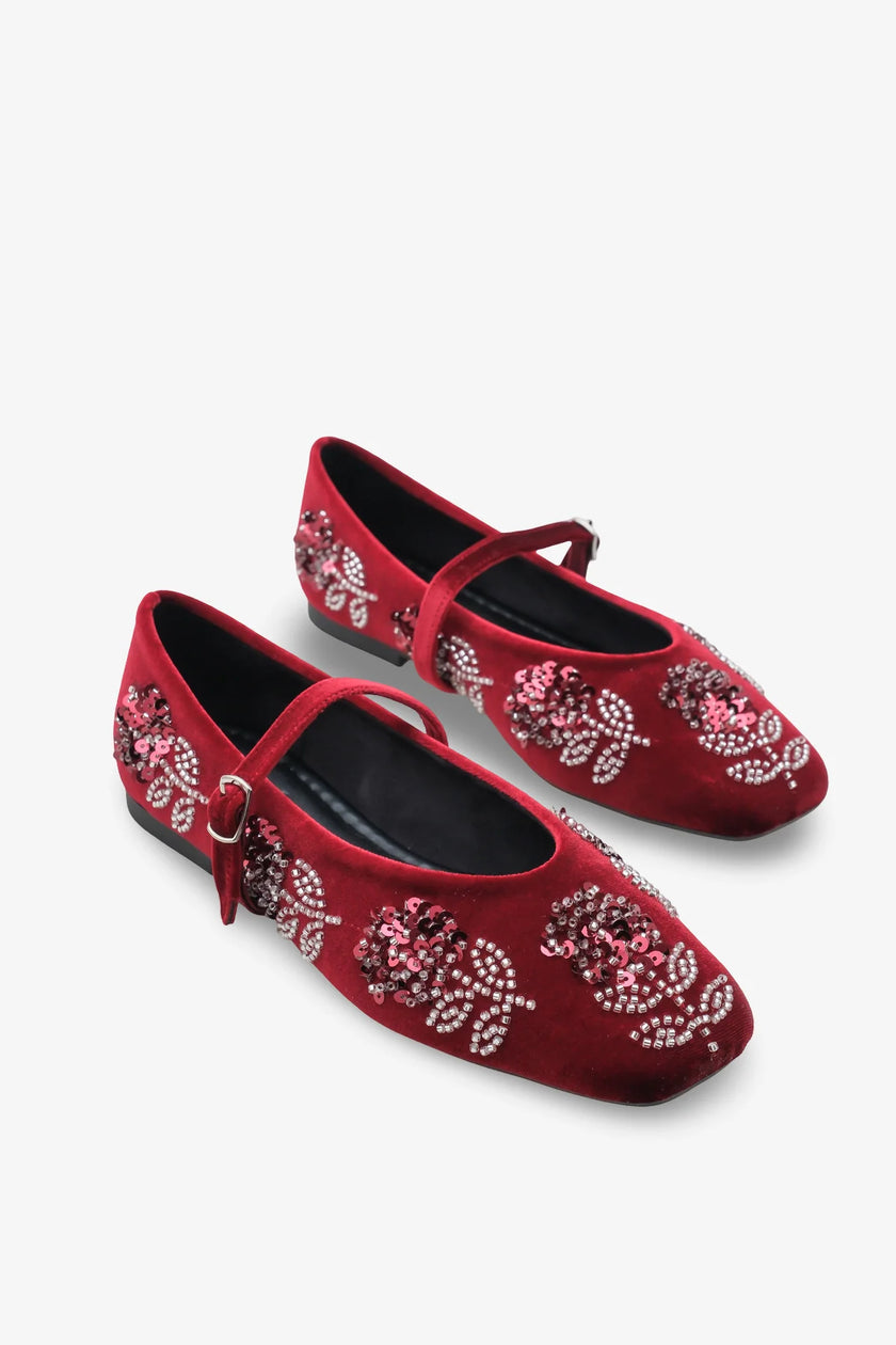 Yelva Women's Buckled Ballerina Flats - Burgundy