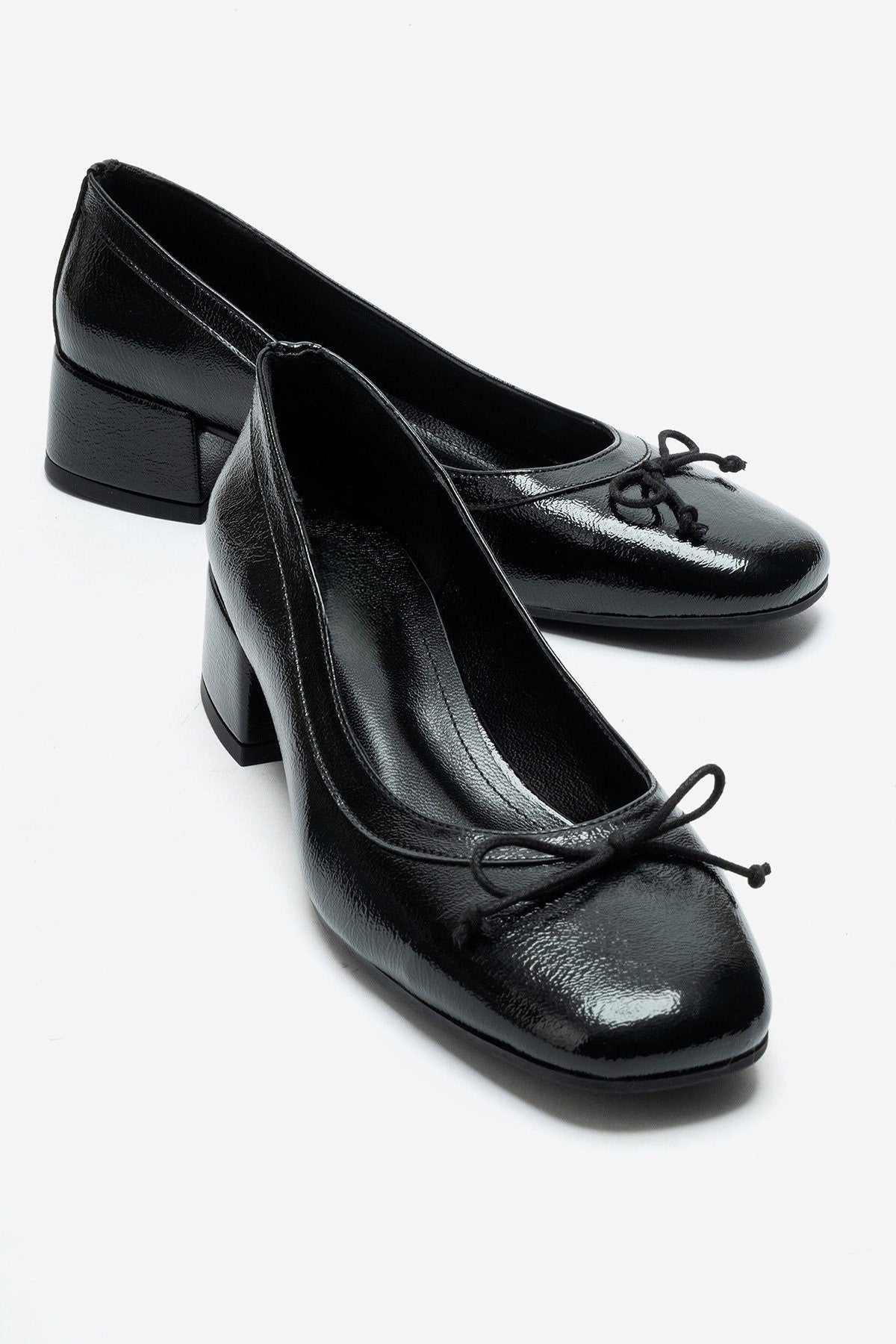 Gipsy – Black Crinkled Patent Bow Detail Block Heel Shoes