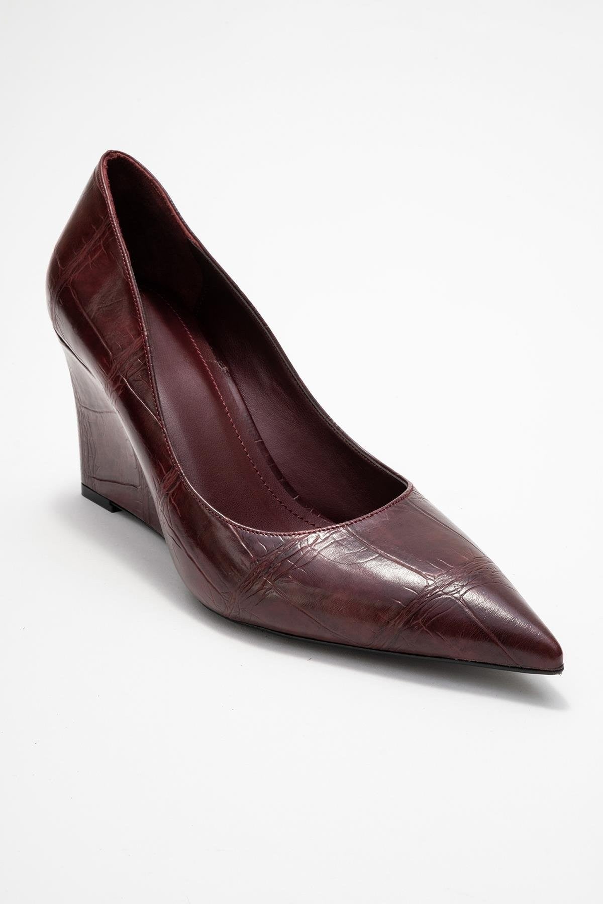 PUERA Women's Burgundy Print Pointed Toe Wedge Heel Shoes