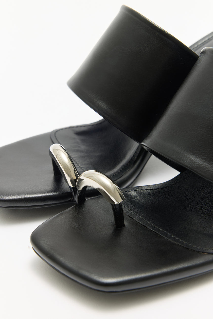 Metal Detail Toe-Post Black Women’s Heeled Slipper