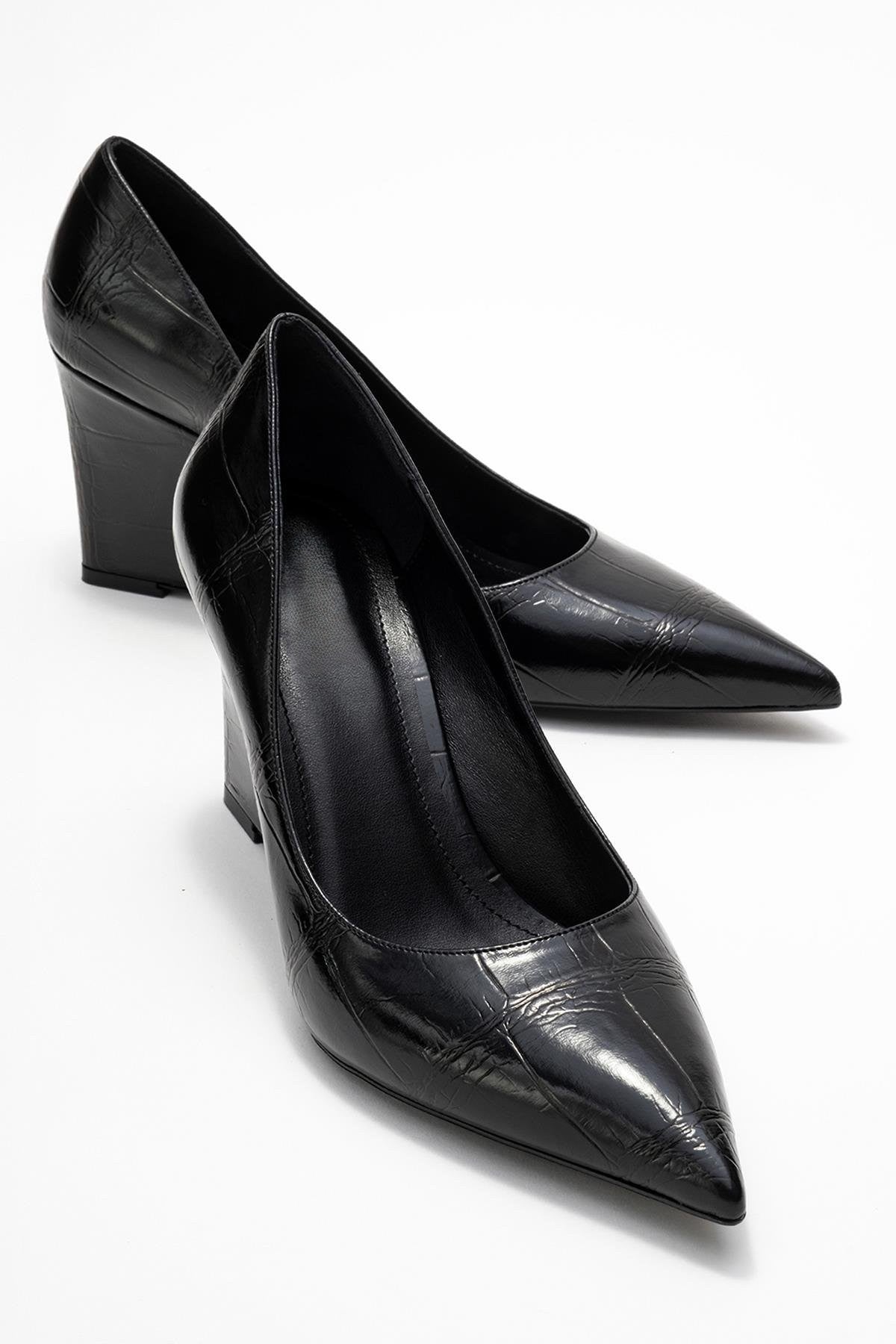 PUERA Women's Black Print Pointed Toe Wedge Heel Shoes