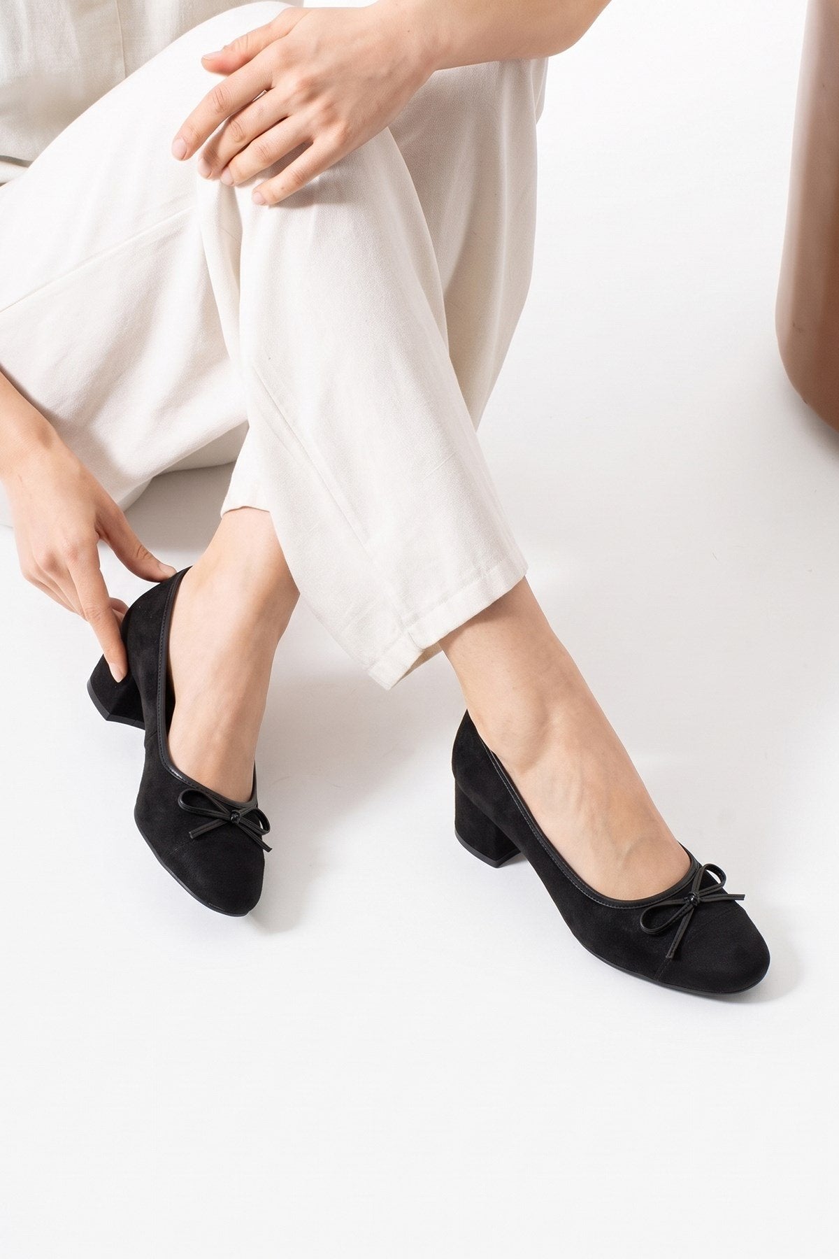 Leslie – Black Suede Bow Detail Block Heel Shoes