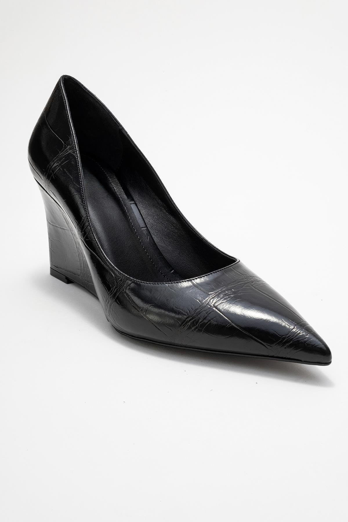 PUERA Women's Black Print Pointed Toe Wedge Heel Shoes