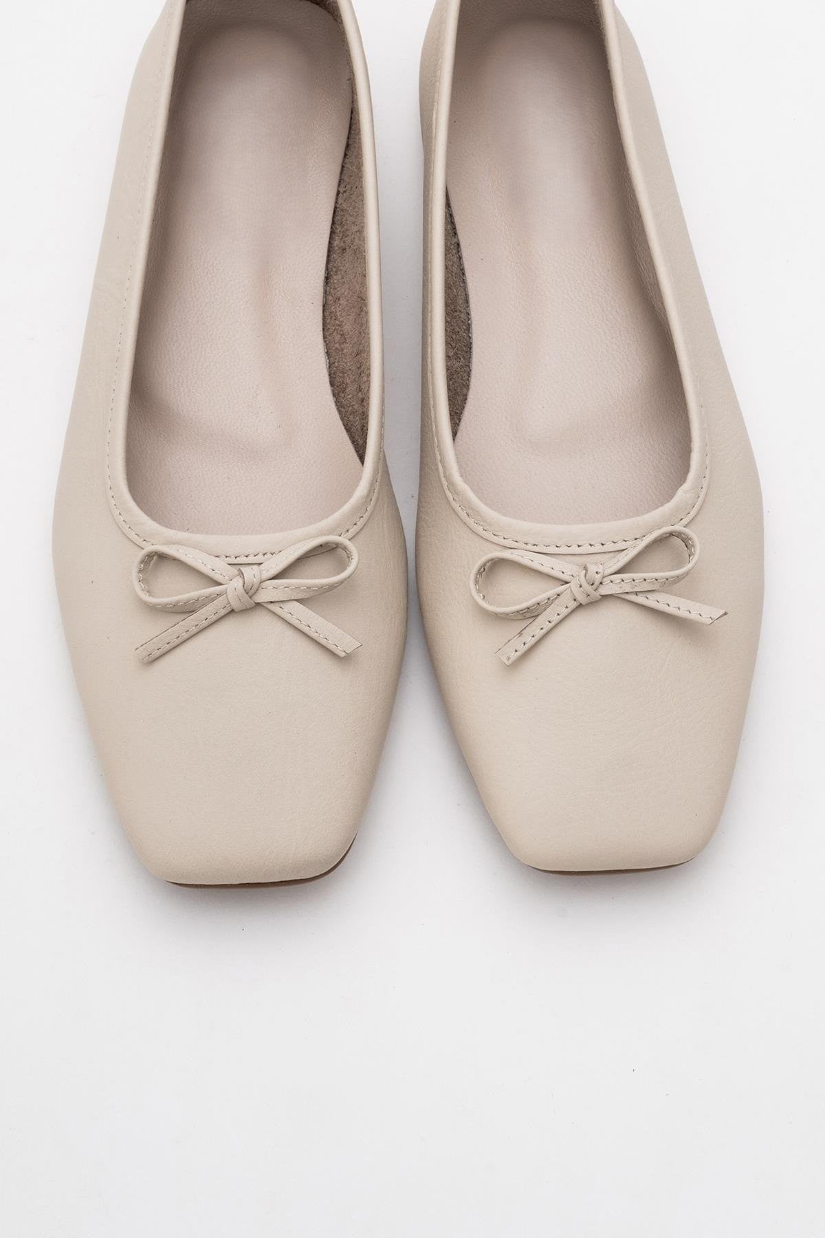 SOSA Offwhite Genuine Leather Women's Flat Toe Ballerina Shoes with Bow