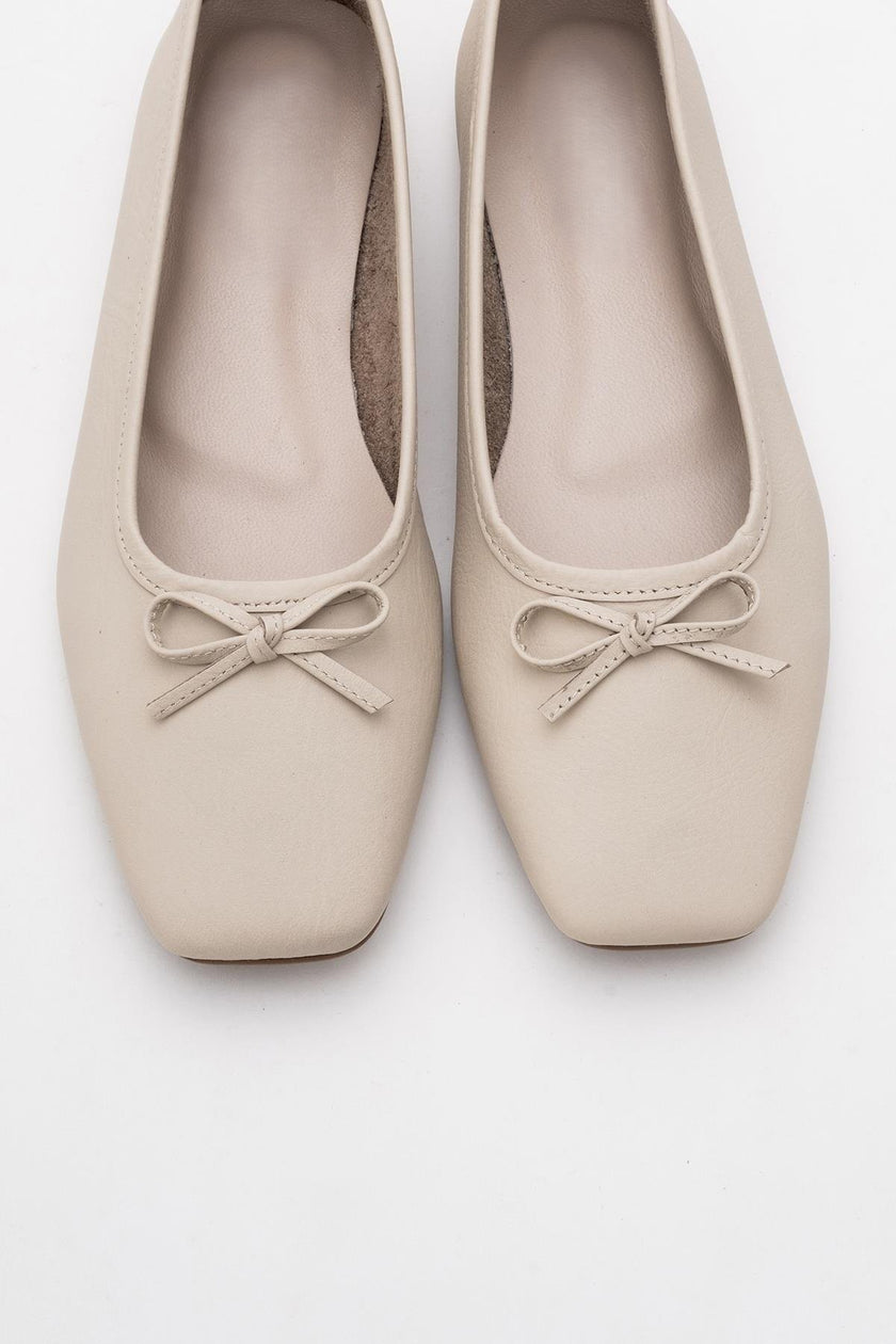 SOSA Offwhite Genuine Leather Women's Flat Toe Ballerina Shoes with Bow