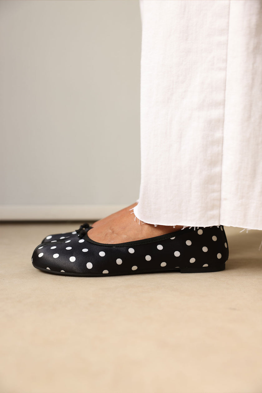 Black Polka Dot Knot-Detail Toe-Post Women's Flats