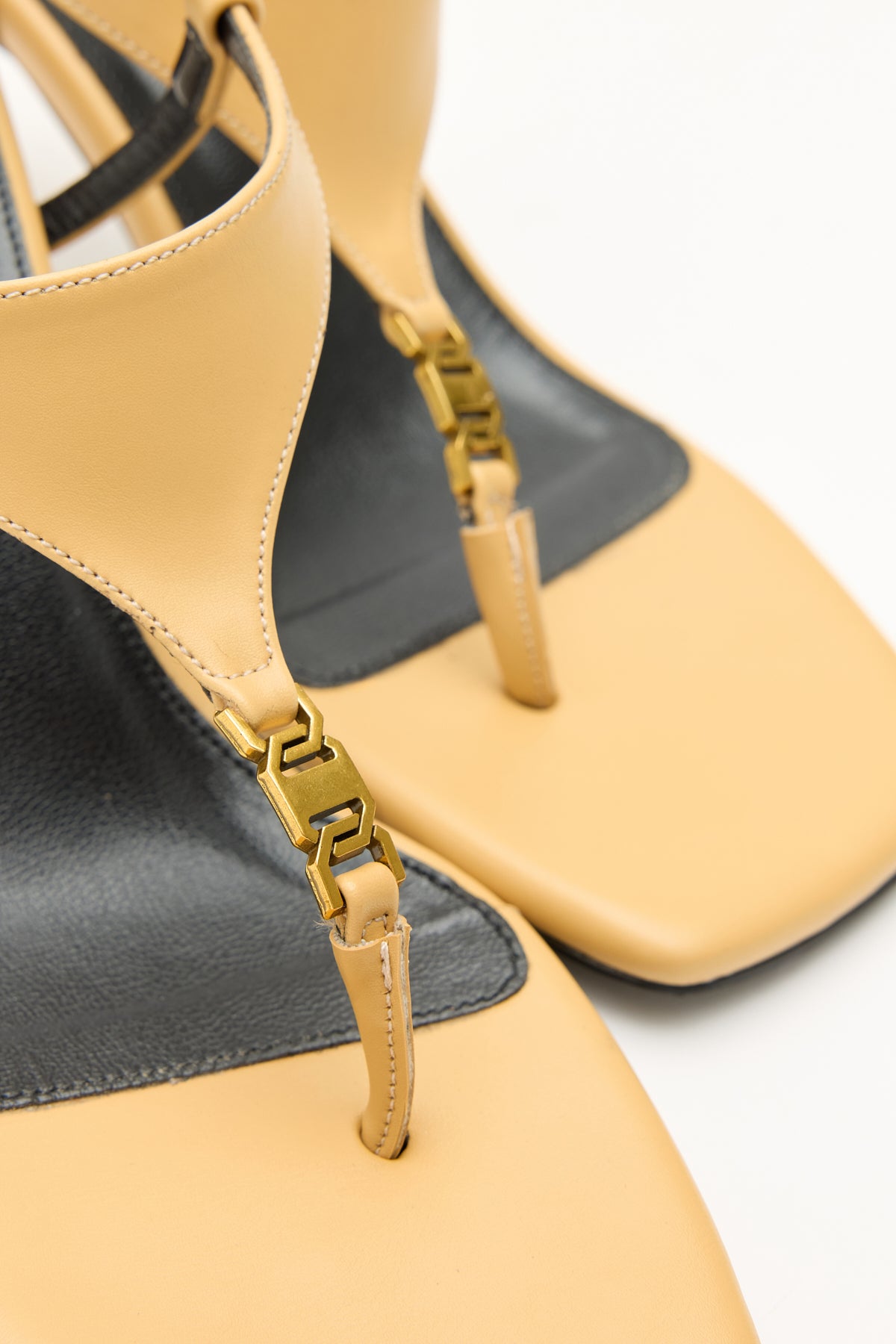 Minimal Gold Accessory Toe-Post Caramel Women's Heeled Sandals