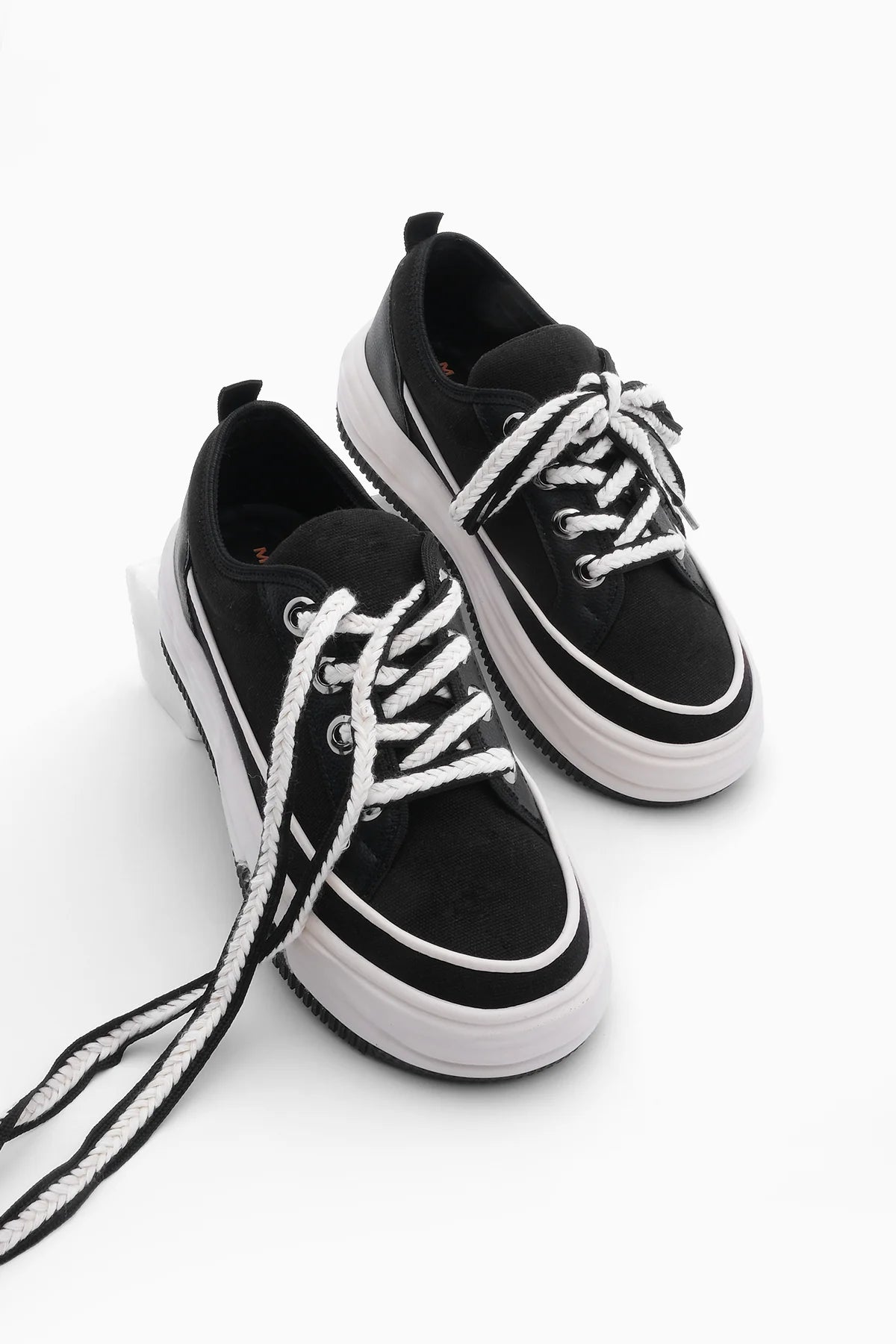 Women's Sneaker Sports Shoes Hesna - Black