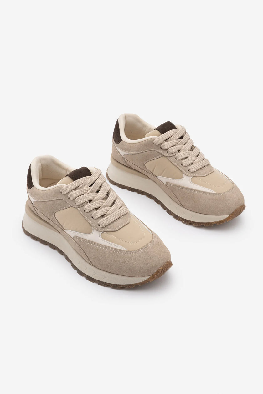Arvon – Beige Suede Women’s Lace-Up Sneakers