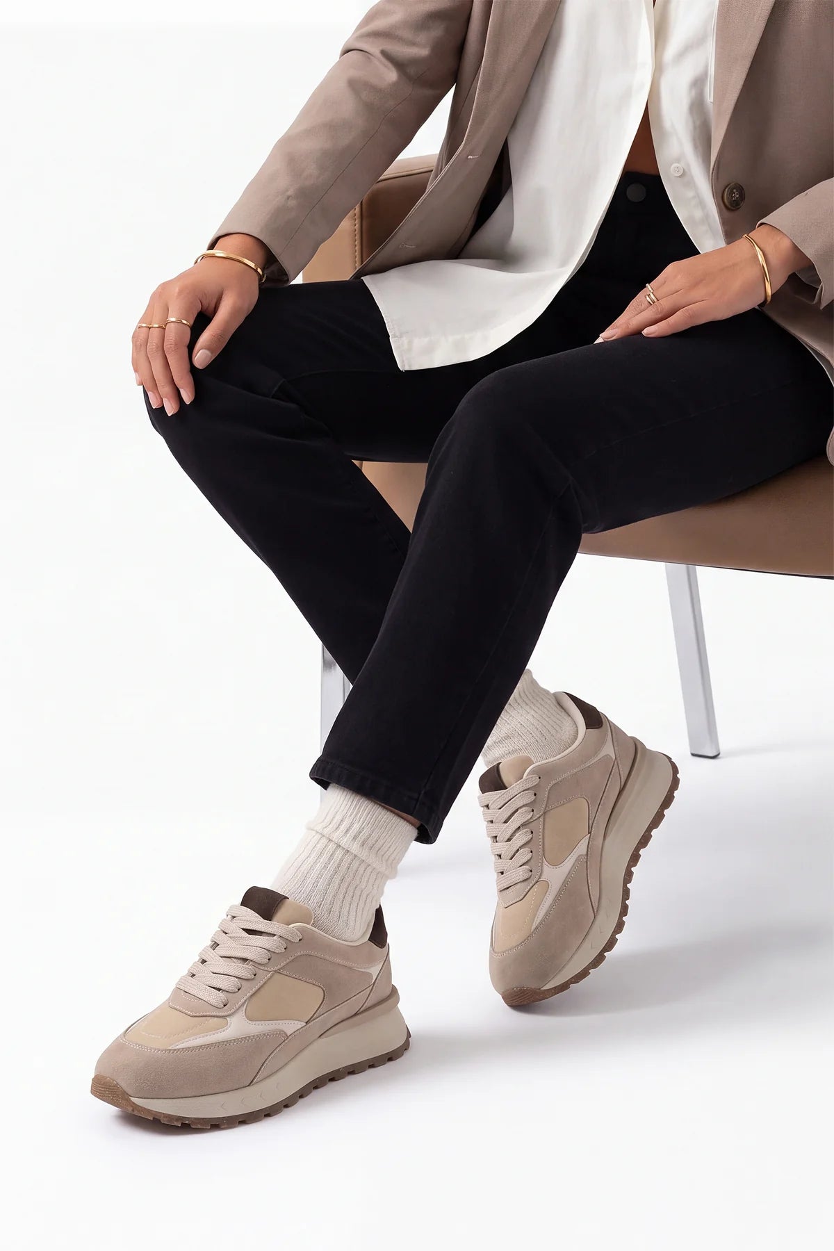 Arvon – Beige Suede Women’s Lace-Up Sneakers