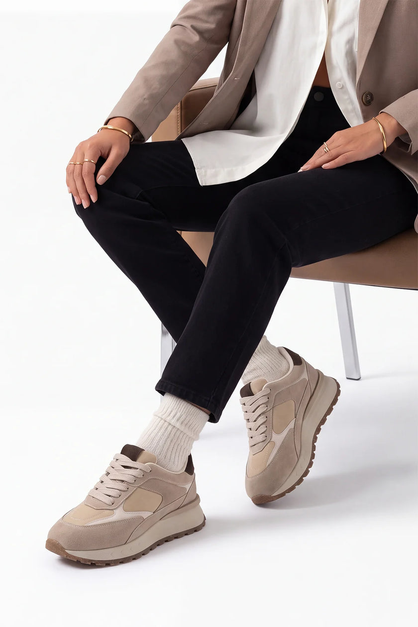 Arvon – Beige Suede Women’s Lace-Up Sneakers