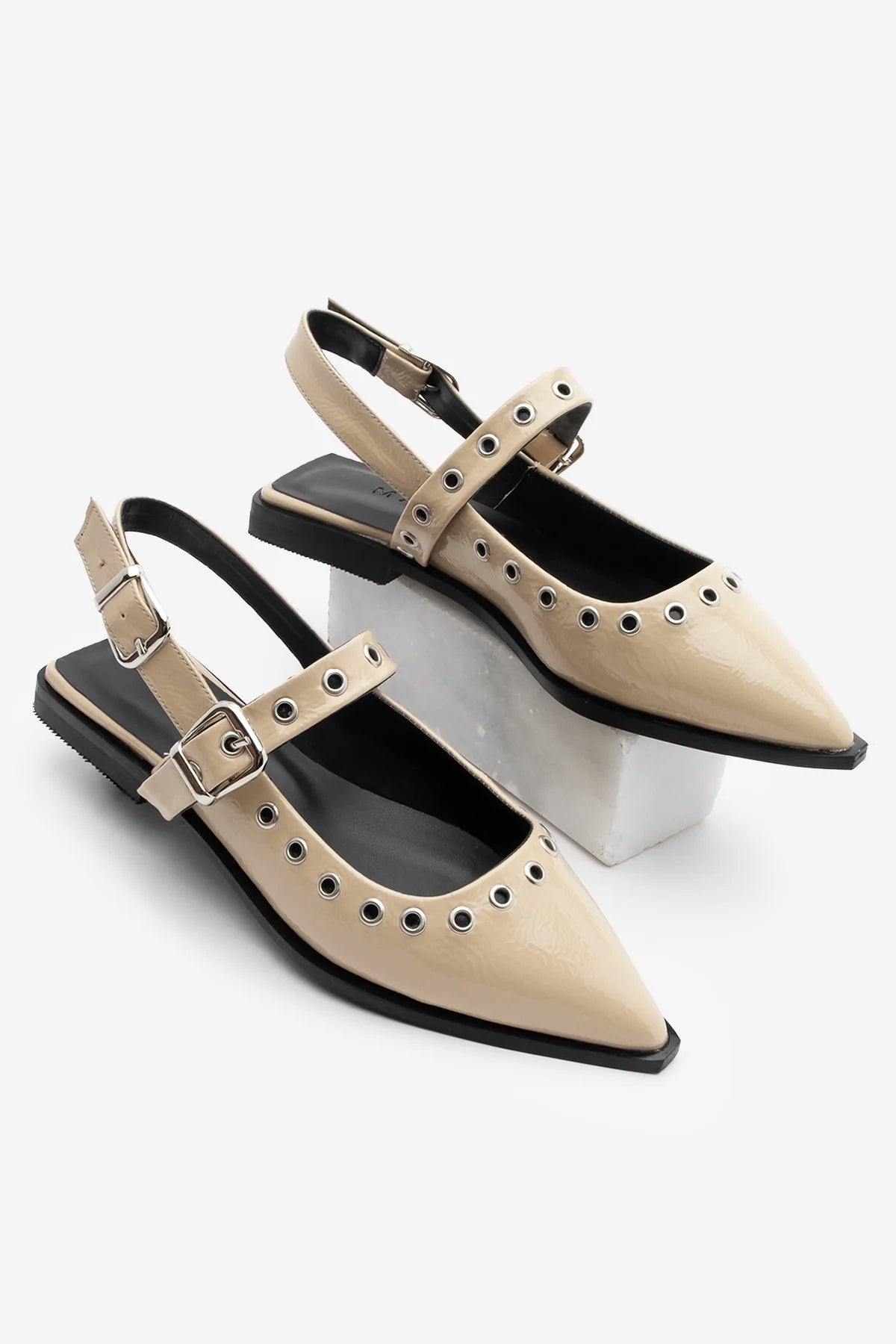 Women's Pointed Toe Trock Casual Ballerina Parzin - Beige Patent Leather