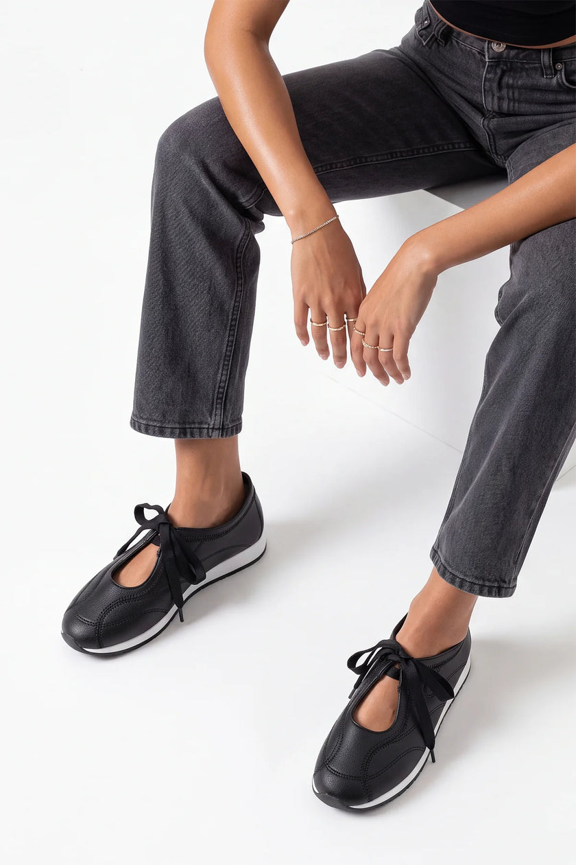 Leyro – Black Women’s Lace-Up Mary Jane Sneaker Flats