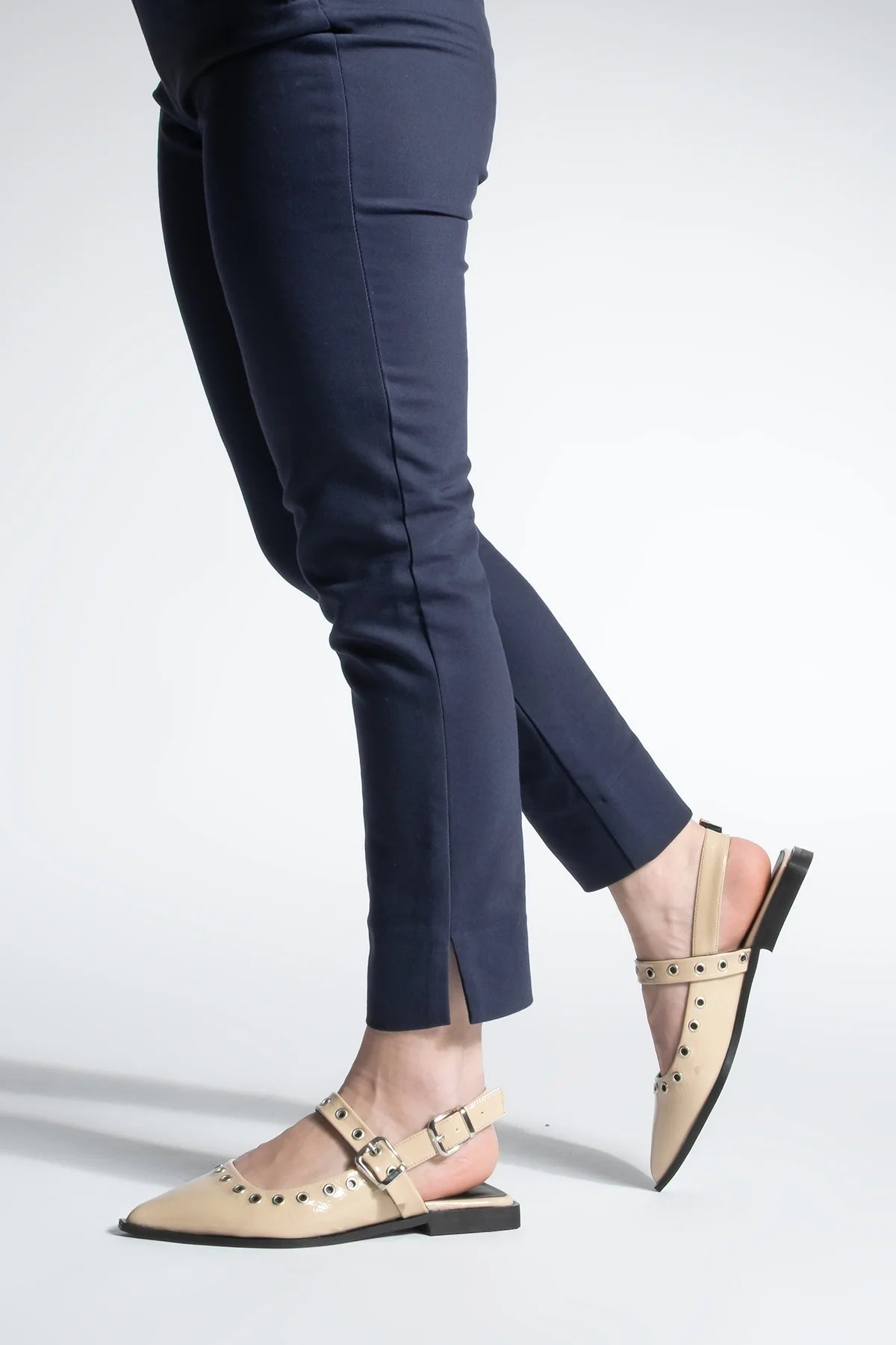 Women's Pointed Toe Trock Casual Ballerina Parzin - Beige Patent Leather