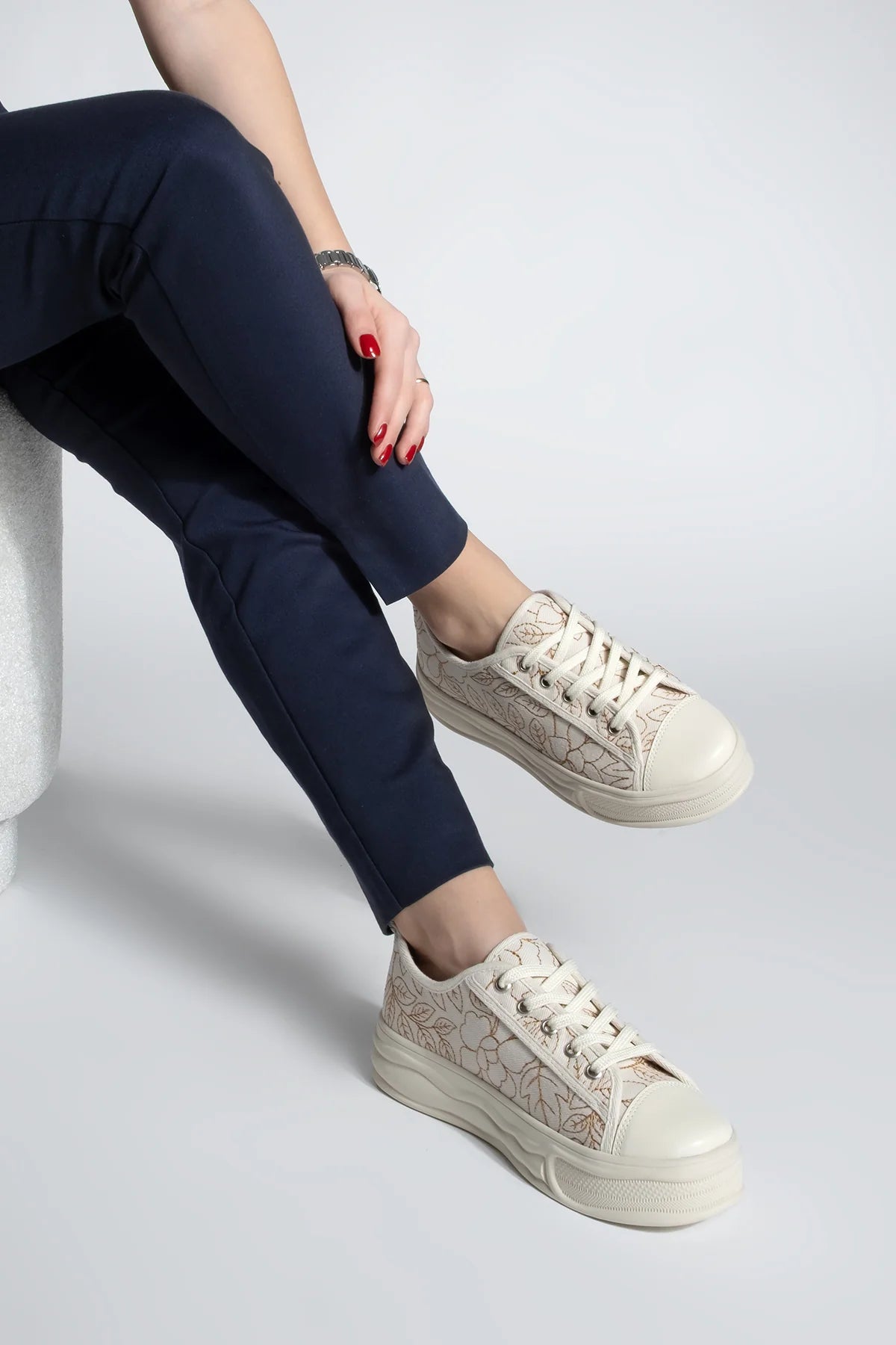 Women's Sneaker Embroidered Sneakers Magis