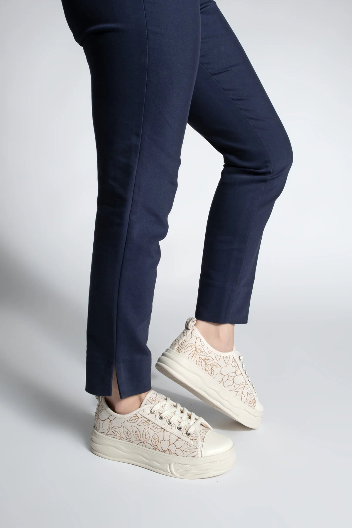 Women's Sneaker Embroidered Sneakers Magis