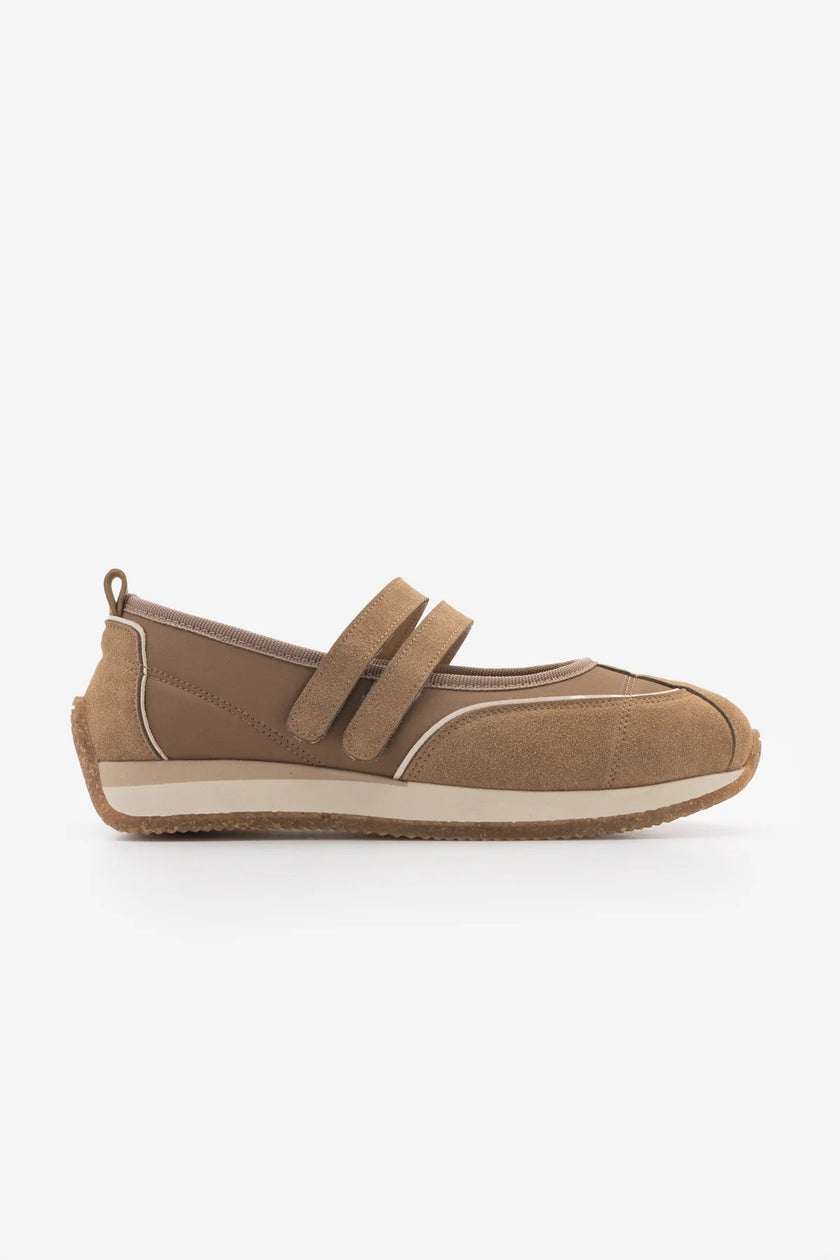 Hopato – Camel Suede Women’s Double-Strap Mary Jane Sneakers