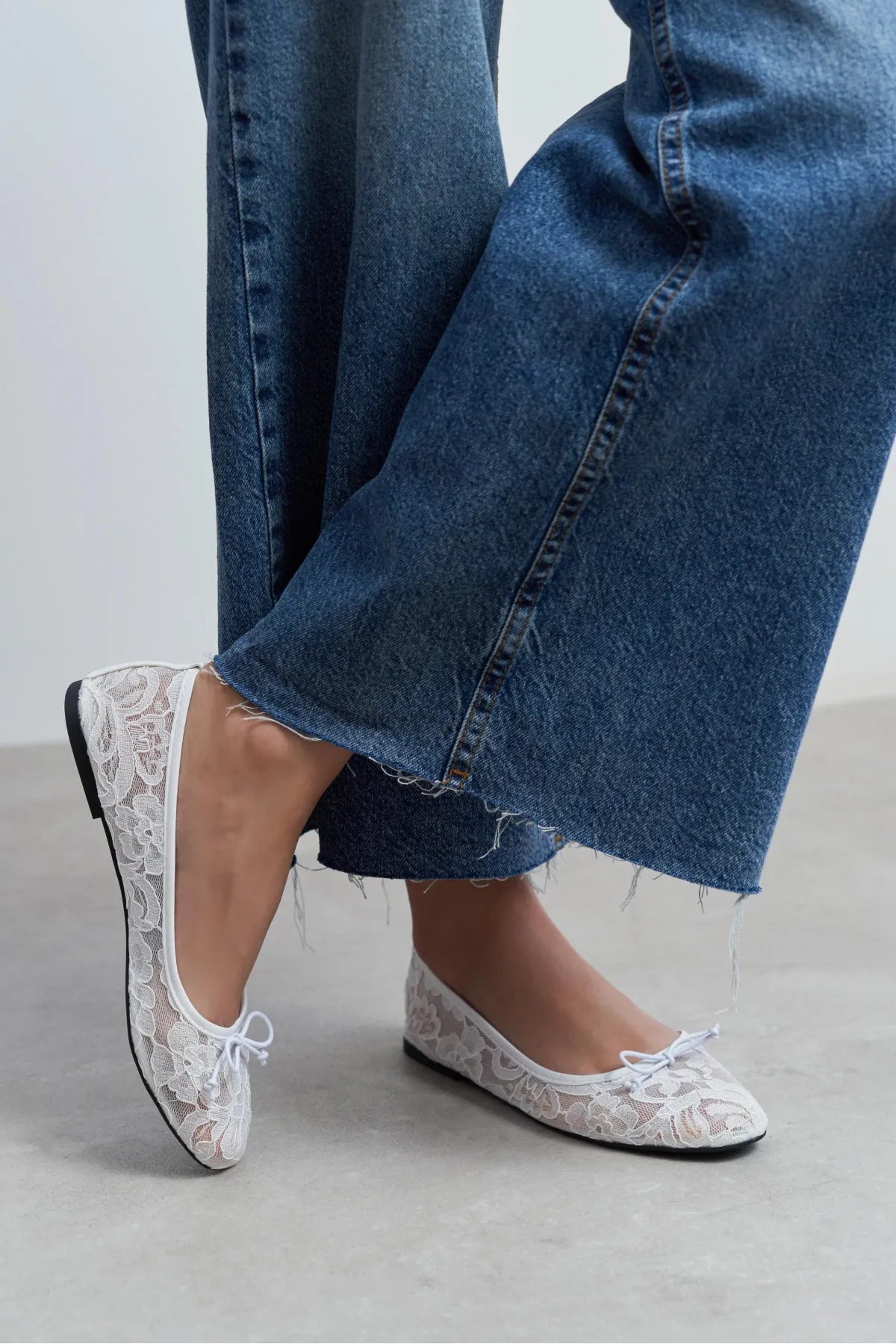 MAGNI White Lace Embroidered Bow Detail Women’s Ballet Flats | Ballet Flats | FOOTWEAR | Lebbse MAGNI White Lace Embroidered Bow Detail Women’s Ballet Flats | Ballet Flats | FOOTWEAR | Lebbse