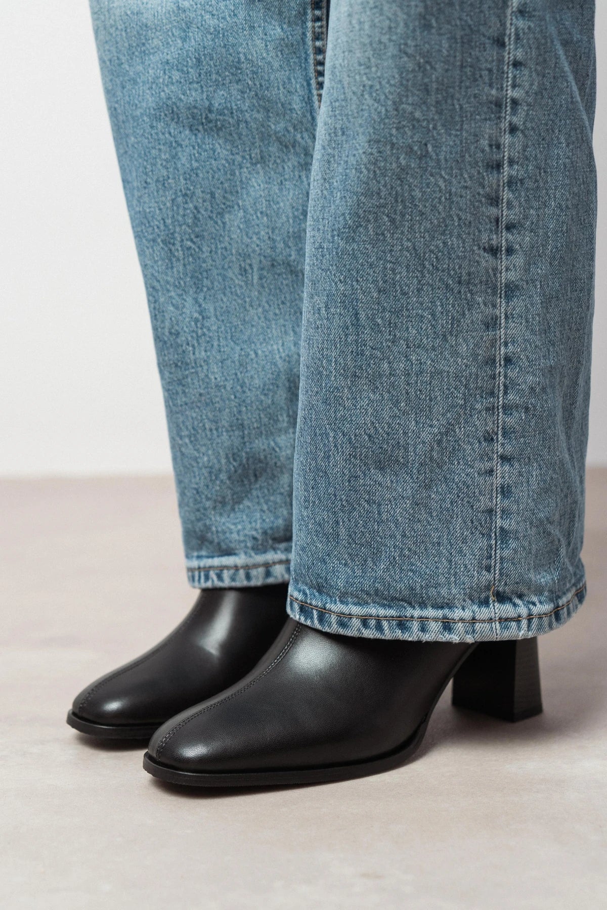 CHESTER BLACK MATTE ZIPPERED THICK-HEELED WOMEN'S BOOTS