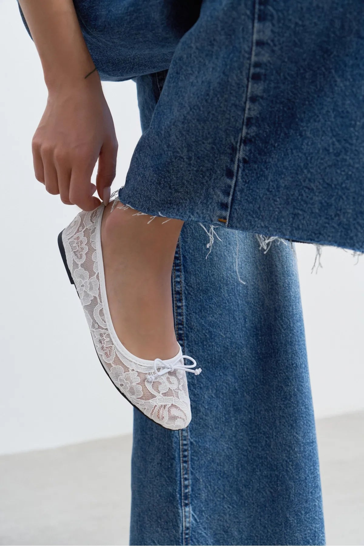 MAGNI White Lace Embroidered Bow Detail Women’s Ballet Flats | Ballet Flats | FOOTWEAR | Lebbse MAGNI White Lace Embroidered Bow Detail Women’s Ballet Flats | Ballet Flats | FOOTWEAR | Lebbse