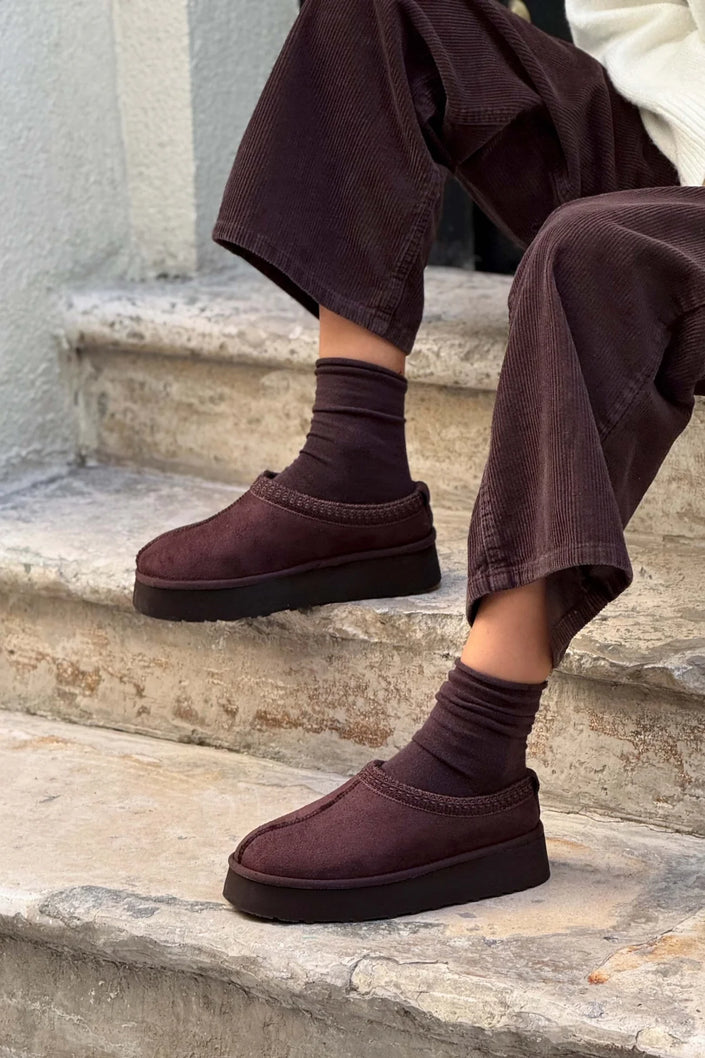 SWEET BROWN SUEDE FLAT-SOLED HOME SLIPPERS WITH FUR INSIDE