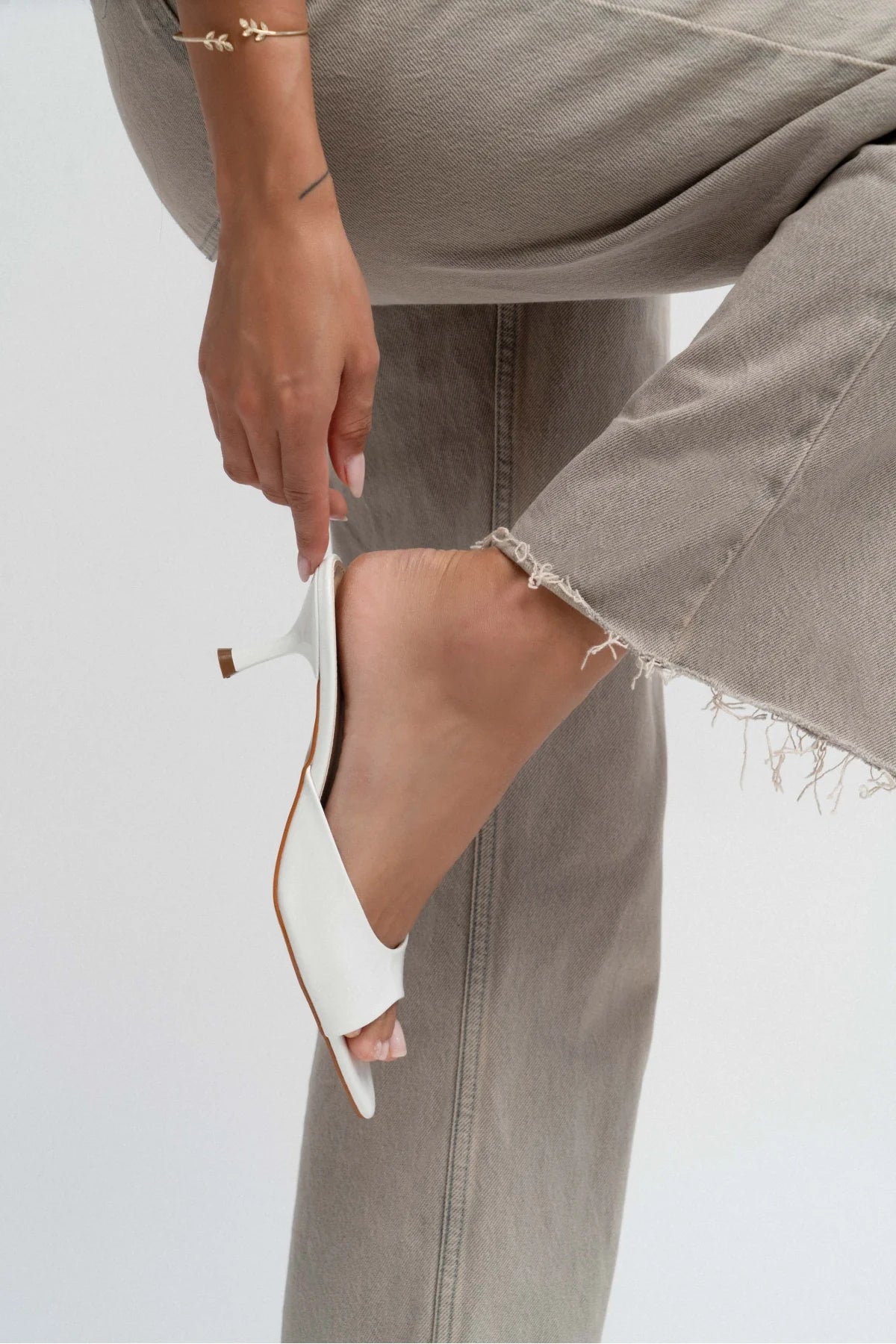 PROMISE WHITE PATENT LEATHER POINTED TOE WOMEN'S THIN-HEEL SLIPPERS | Slippers | FOOTWEAR | Slipper PROMISE WHITE PATENT LEATHER POINTED TOE WOMEN'S THIN-HEEL SLIPPERS | Slippers | FOOTWEAR | Slipper
